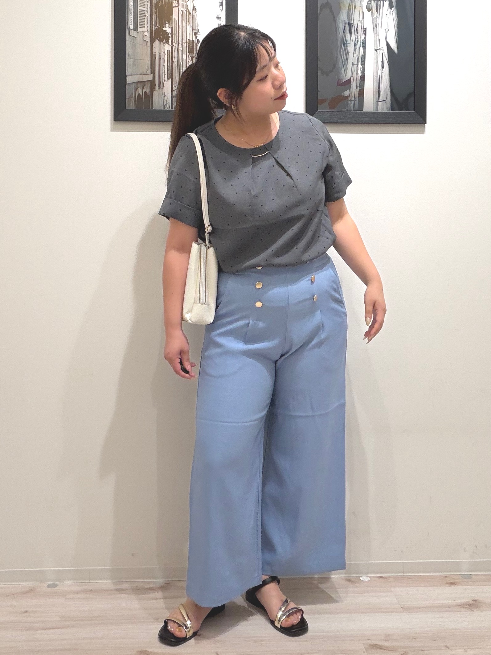 まちゃんなちゃんさんの「SHOO･LA･RUE｜【通勤/S-LL/洗濯機可】ゴールドパーツがアクセント アクセサリーいらずのドット柄ブラウス」を使ったコーディネート