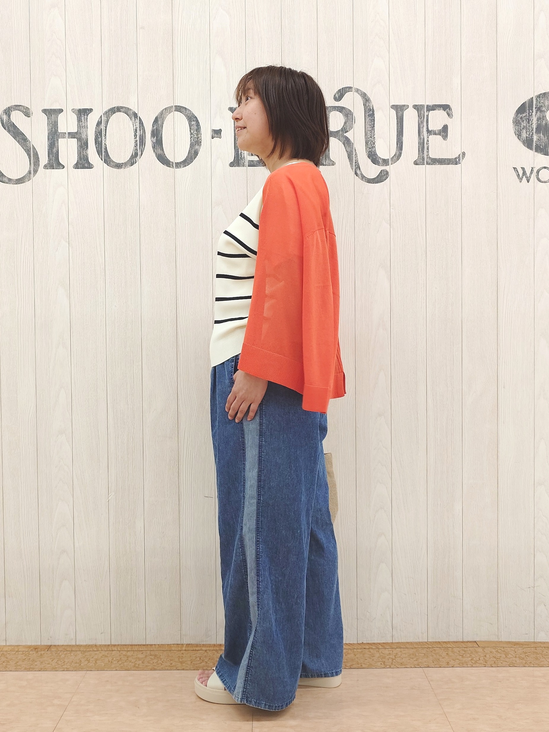 とろろさんの「SHOO･LA･RUE｜【洗濯機可/S-LL】オンにもオフにも マルチに使えるボタンレスカーディガン」を使ったコーディネート