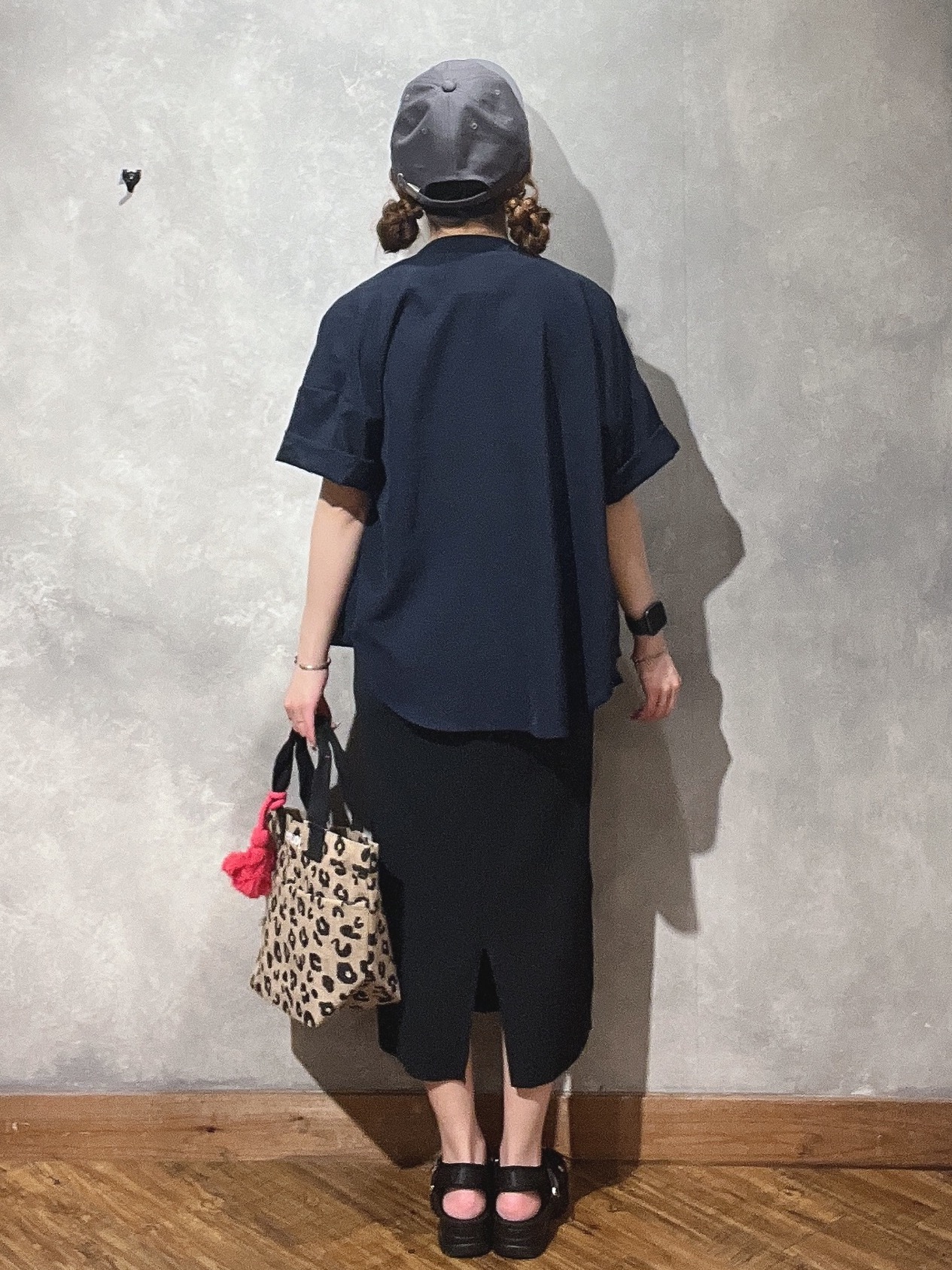 shellさんの「SHOO･LA･RUE｜【洗濯機可/S-LL】大人の抜け感 ゆるっと5分袖シャツ」を使ったコーディネート