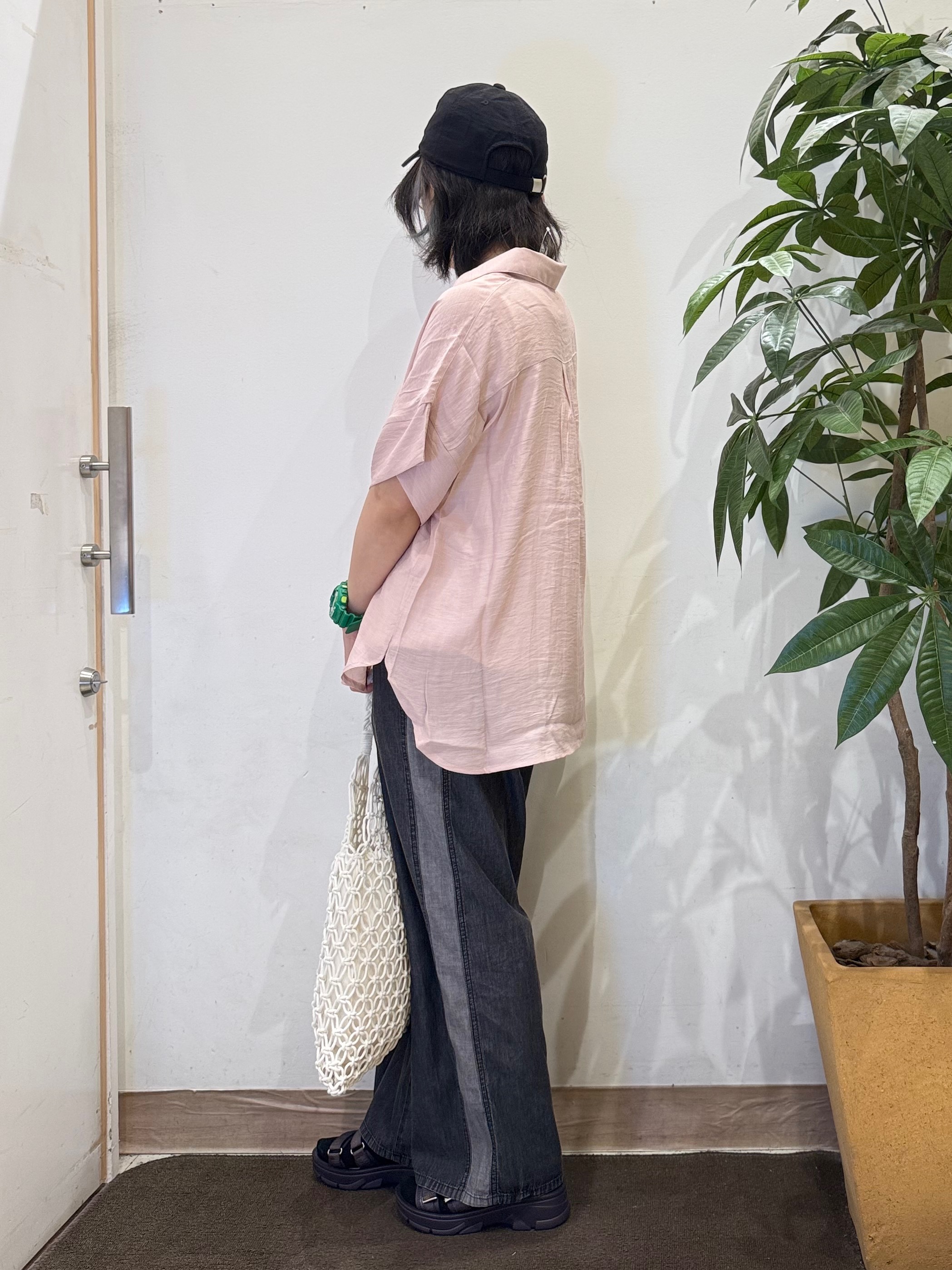 misakiさんの「SHOO･LA･RUE｜【2点セット/S-LL/洗濯機可】時短でコーデ決まる スラブスキッパーシャツ＋タンクトップ」を使ったコーディネート