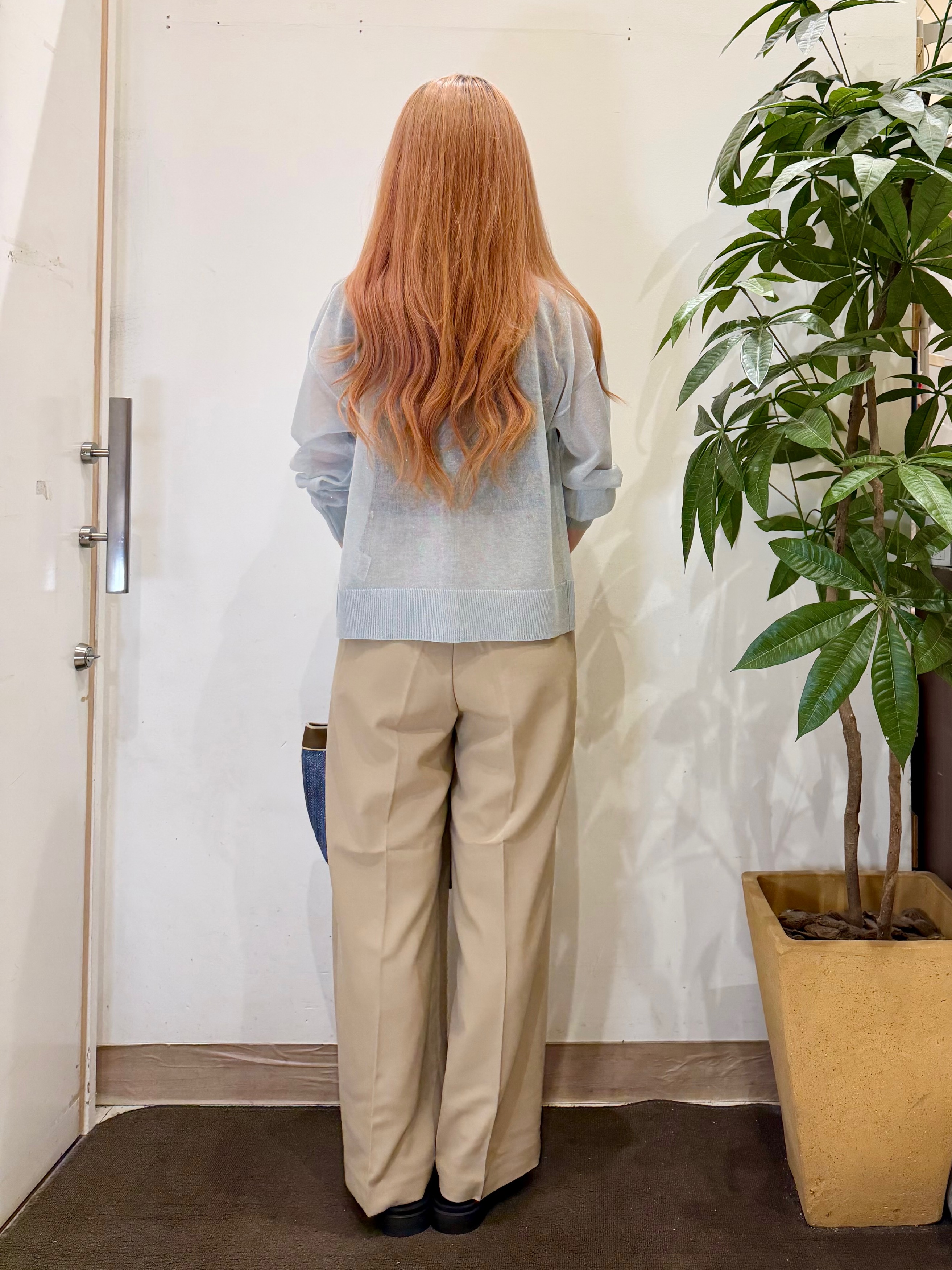 AYUMIさんの「SHOO･LA･RUE｜【通気性〇/洗濯機可/S-LL】シアーラメカーディガン」を使ったコーディネート