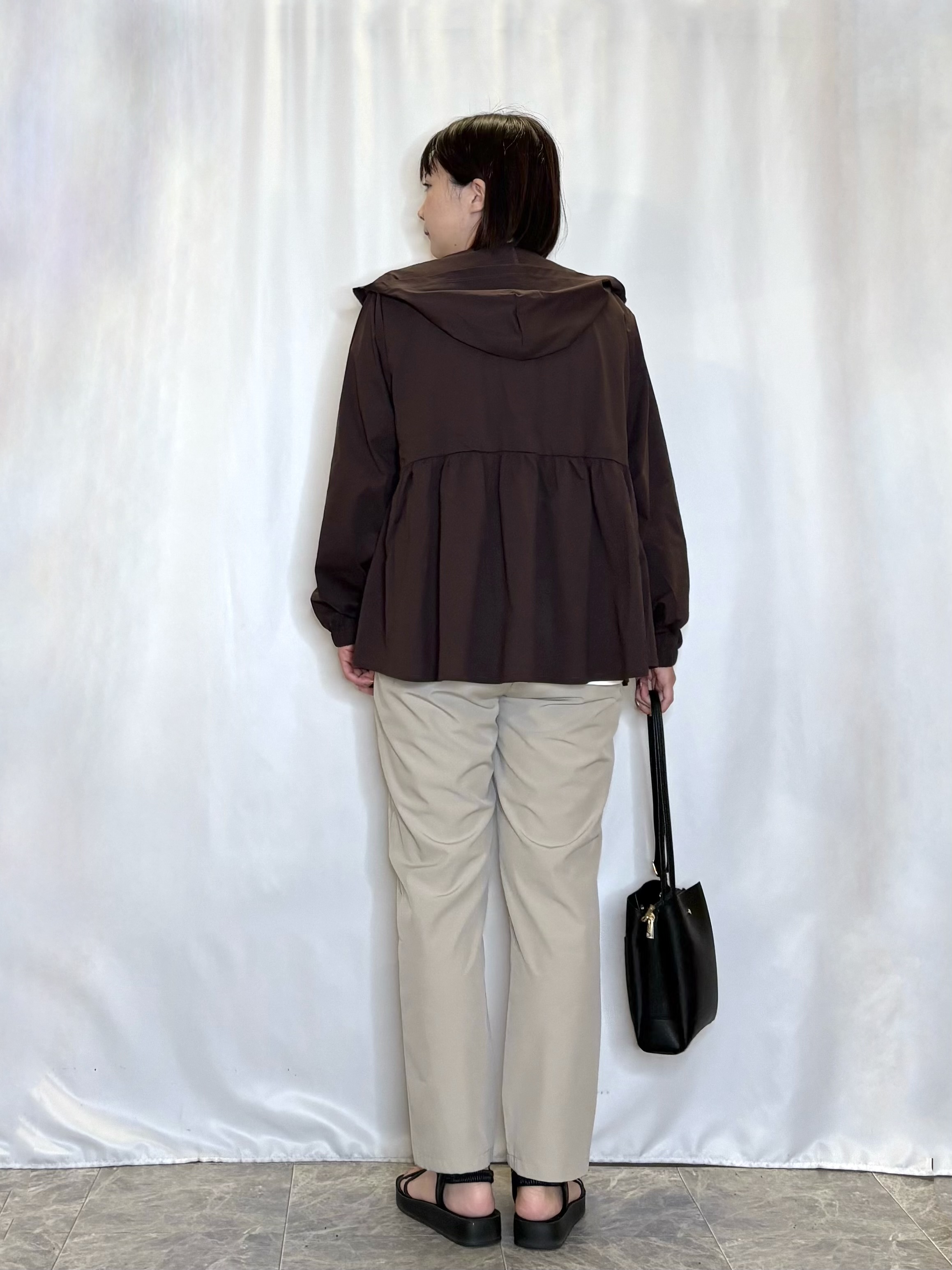 ネリさんの「SHOO･LA･RUE｜【S-LL/体型カバー】日焼け対策にも女性らしさを UVカットペプラムパーカ」を使ったコーディネート