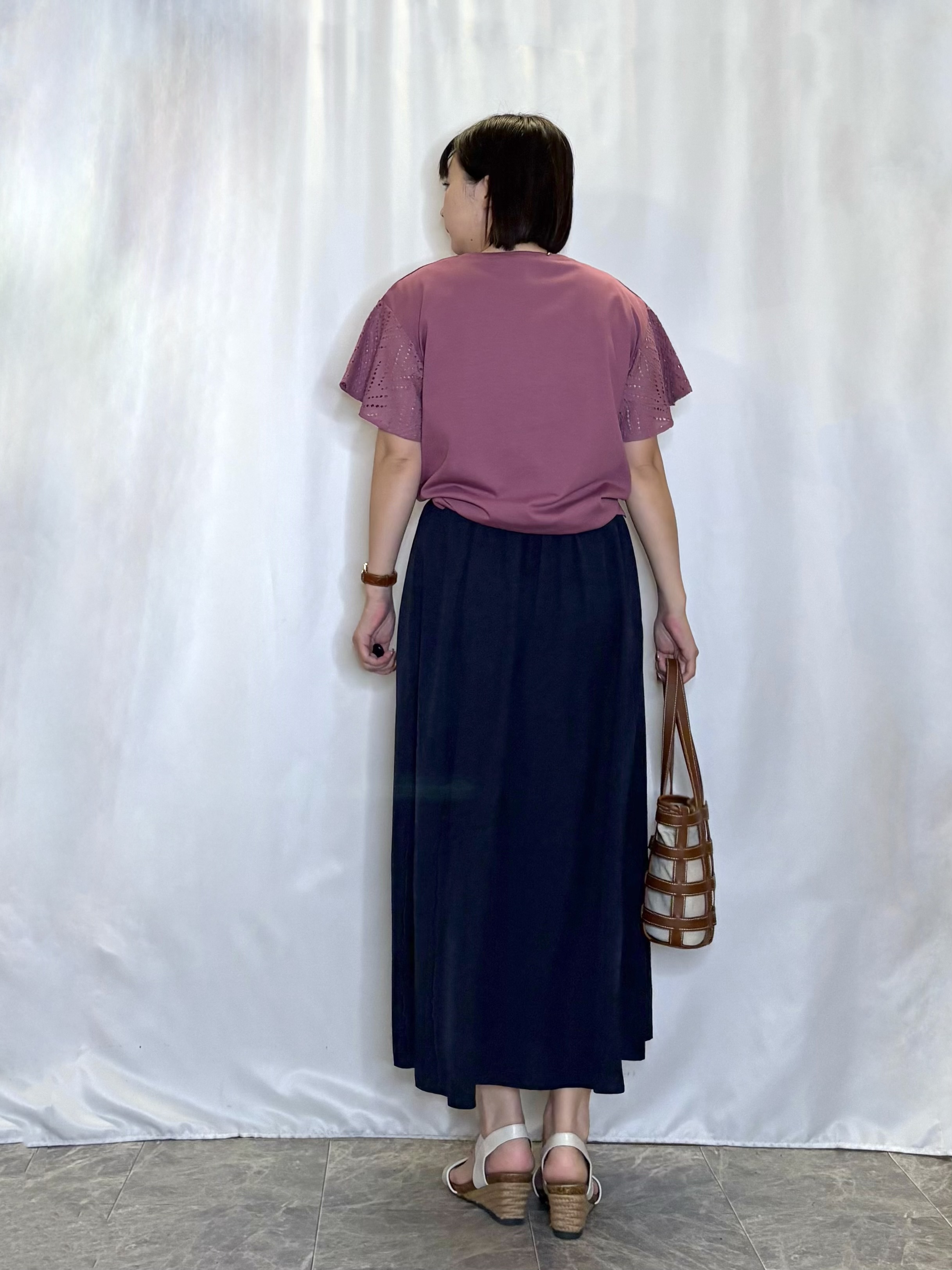 ネリさんの「SHOO･LA･RUE｜【S-LL/洗濯機可/体型カバー】汗じみが気になりにくい お袖レースフレアTシャツ」を使ったコーディネート
