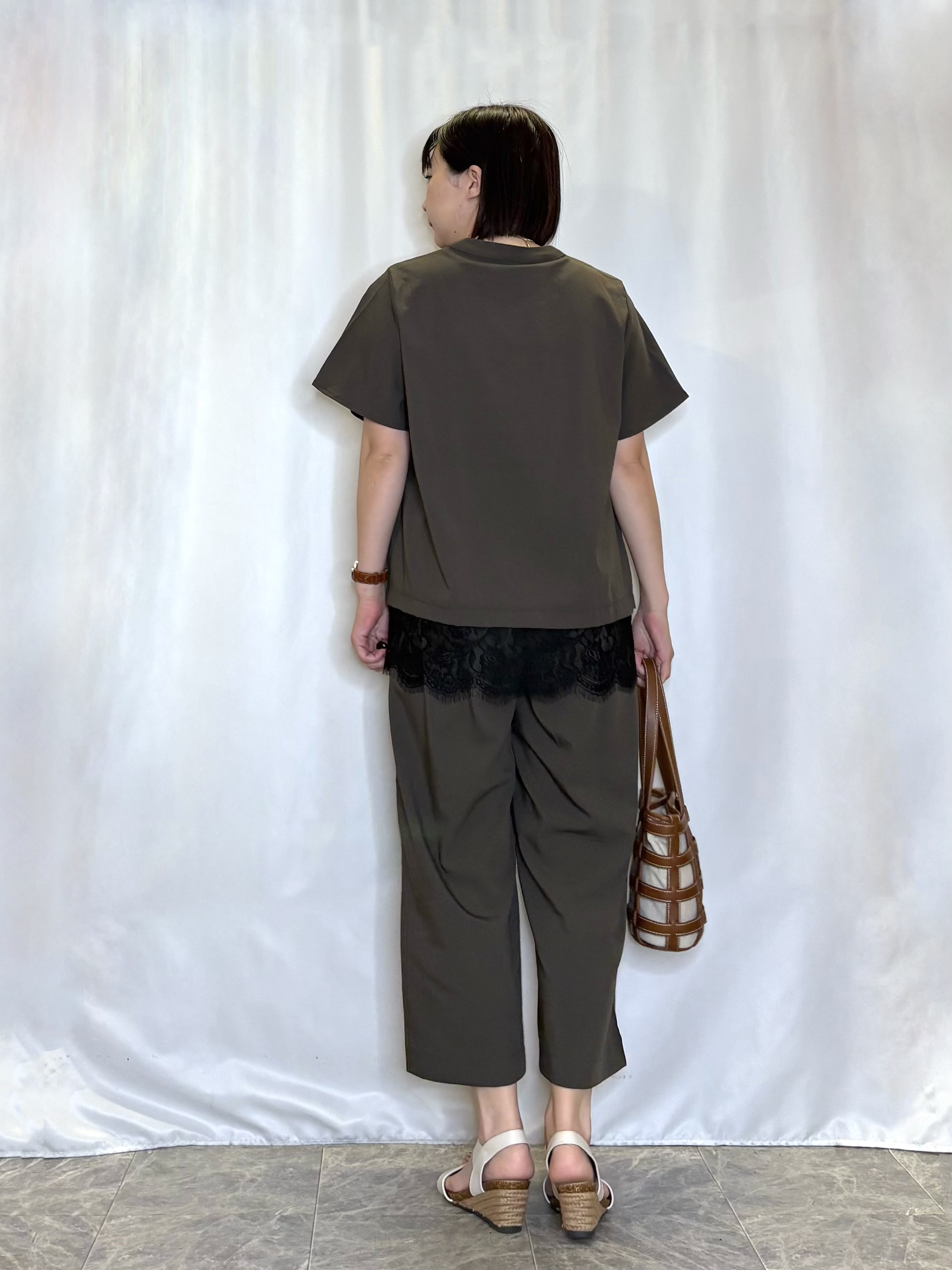 ネリさんの「SHOO･LA･RUE｜【S-LL/洗濯機可】軽凛(かろりん) 楽に着られて上品 裾レーススキッパーブラウス」を使ったコーディネート