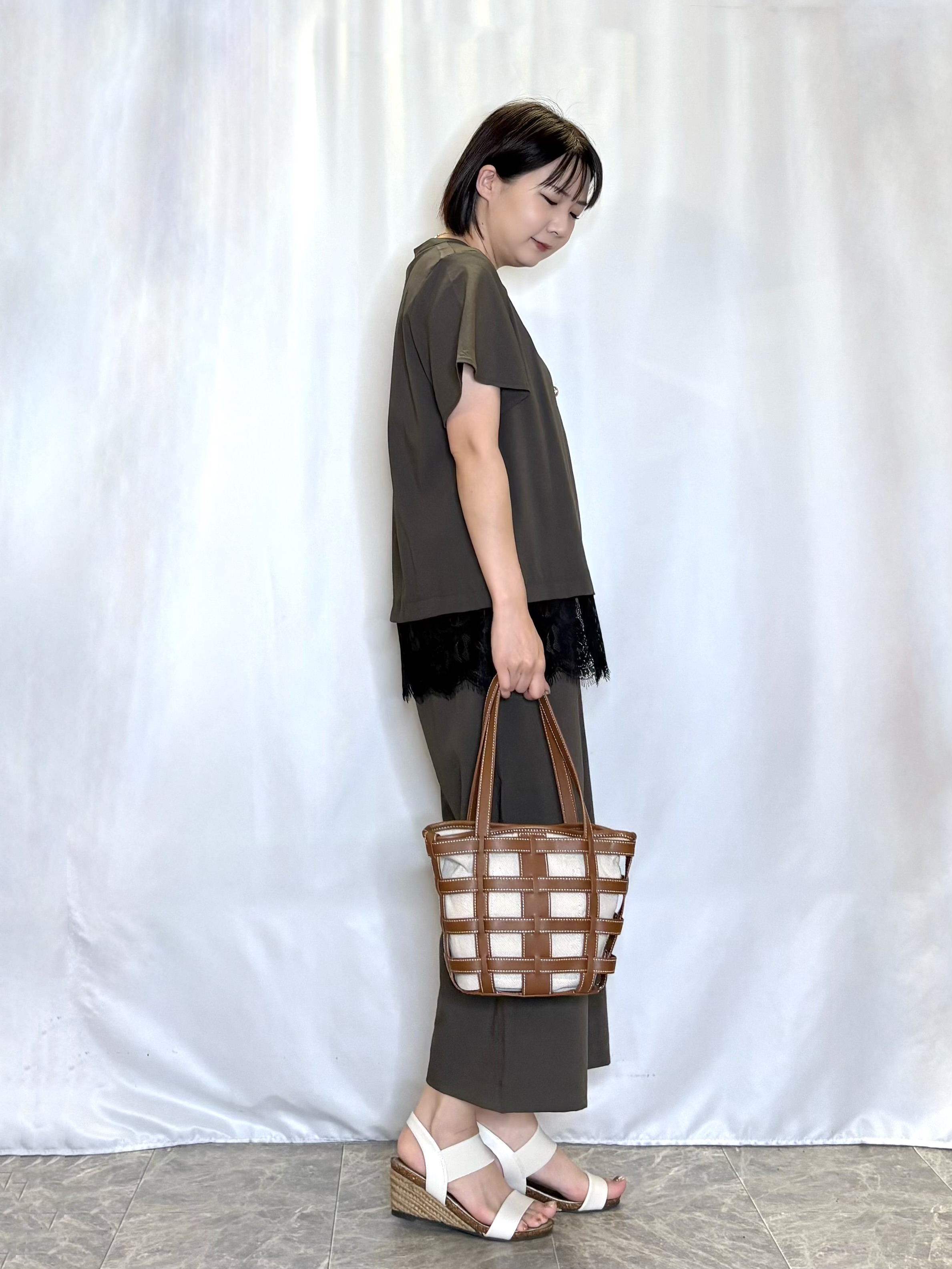 ネリさんの「SHOO･LA･RUE｜【S-LL/洗濯機可】軽凛(かろりん) 楽に着られて上品 裾レーススキッパーブラウス」を使ったコーディネート