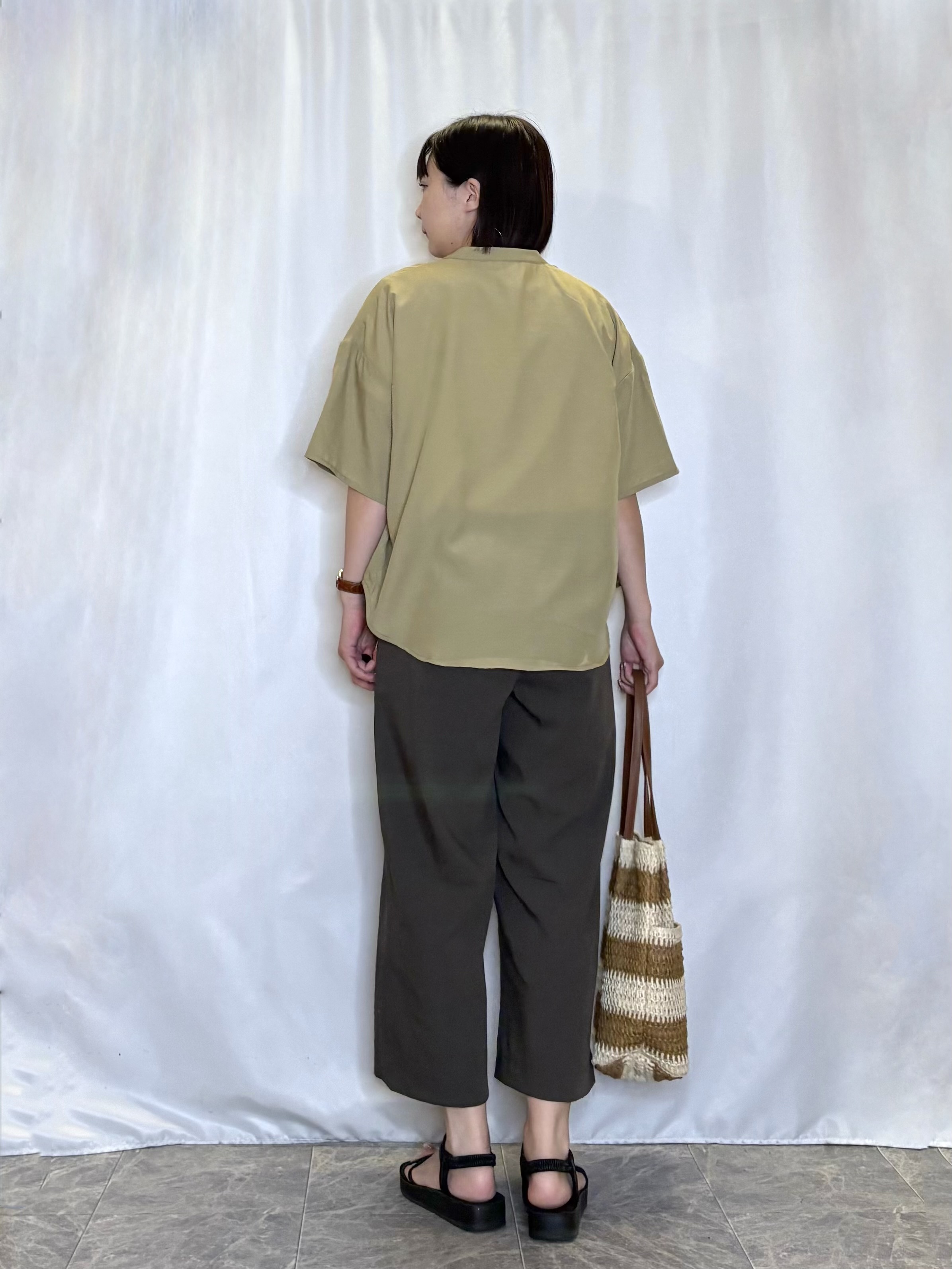 ネリさんの「SHOO･LA･RUE｜【洗濯機可/S-LL】大人の抜け感 ゆるっと5分袖シャツ」を使ったコーディネート