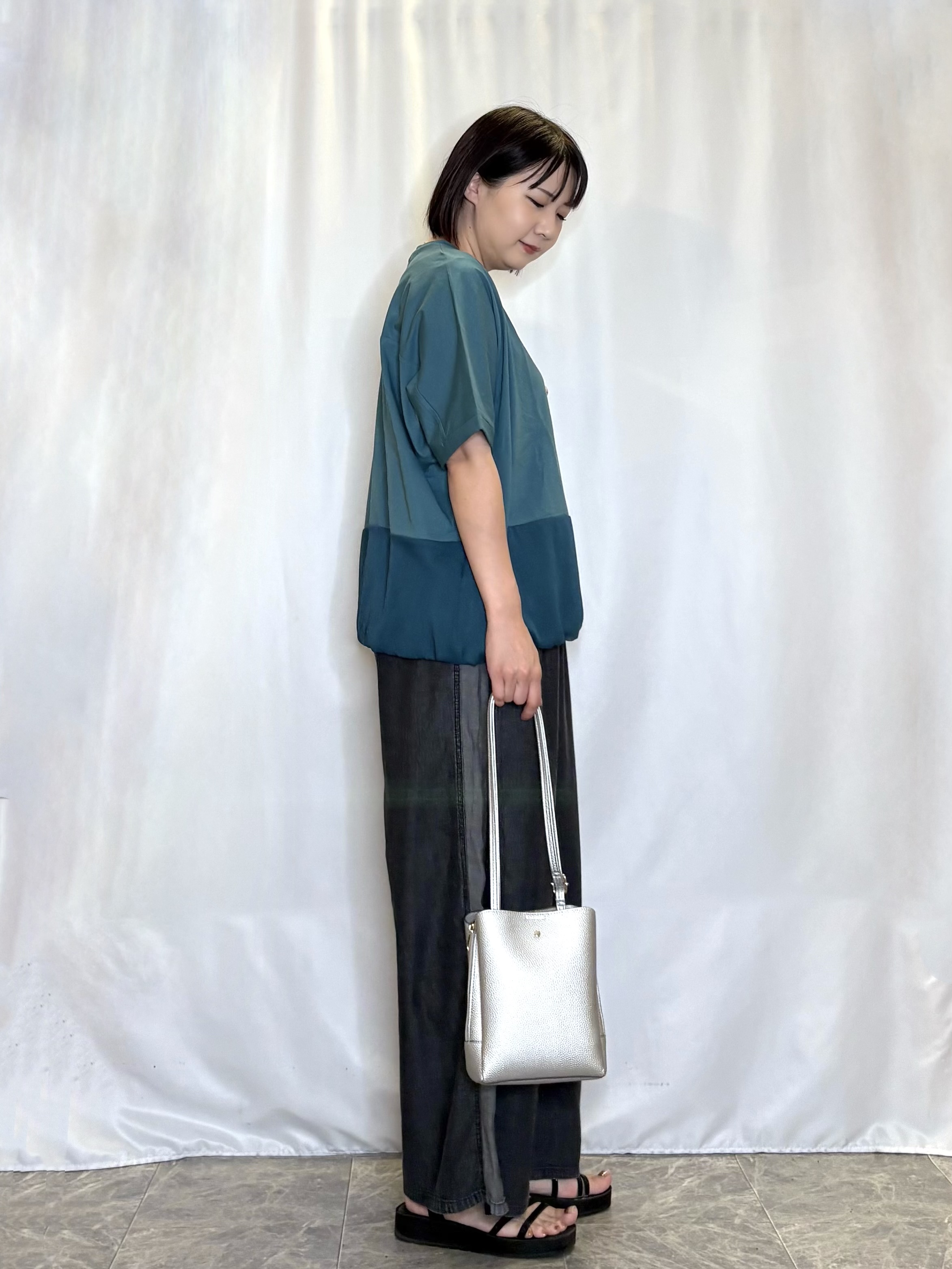 ネリさんの「SHOO･LA･RUE｜【洗濯機可/体型カバー】インせず着られる 裾配色 ゆったりバルーントップス」を使ったコーディネート