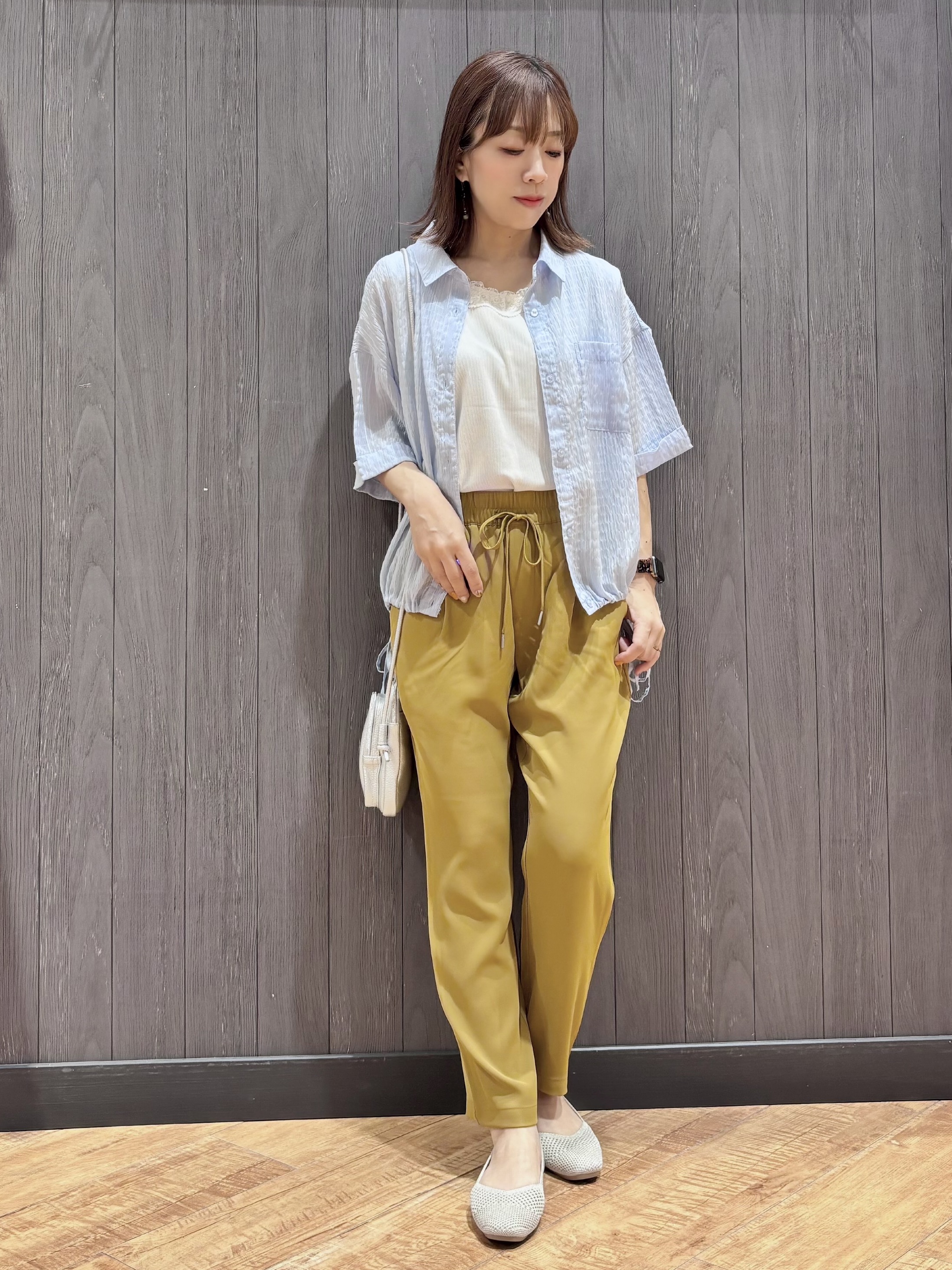 meiさんの「SHOO･LA･RUE｜【S-LL/洗濯機可/体型カバー】さらさら シャーリングシフォン 裾ドロストシャツ」を使ったコーディネート
