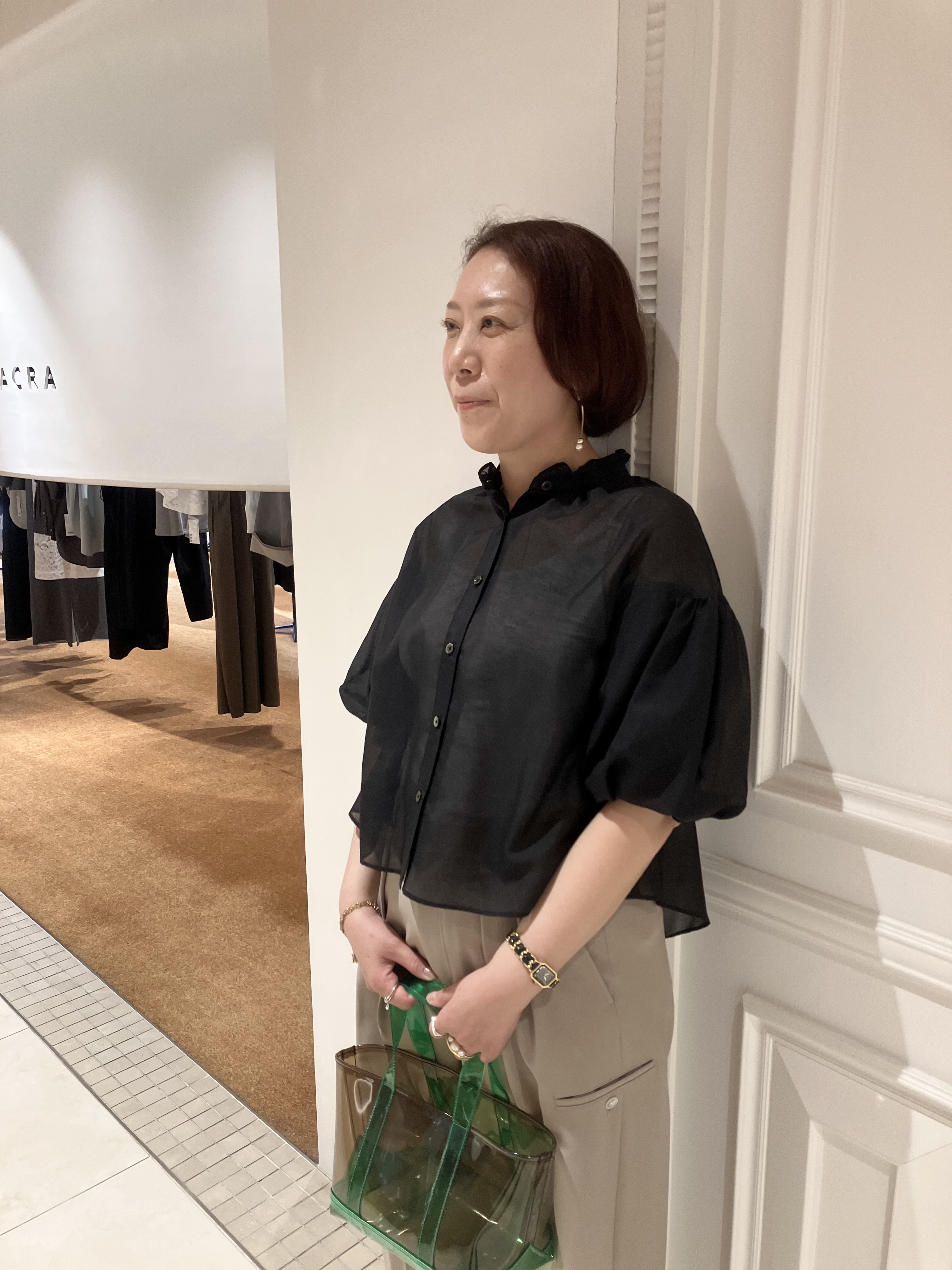 TAJIさんの「DRESSTERIOR｜【1枚で着映え/ウォッシャブル】スタンドフリルボリュームスリーブブラウス」を使ったコーディネート