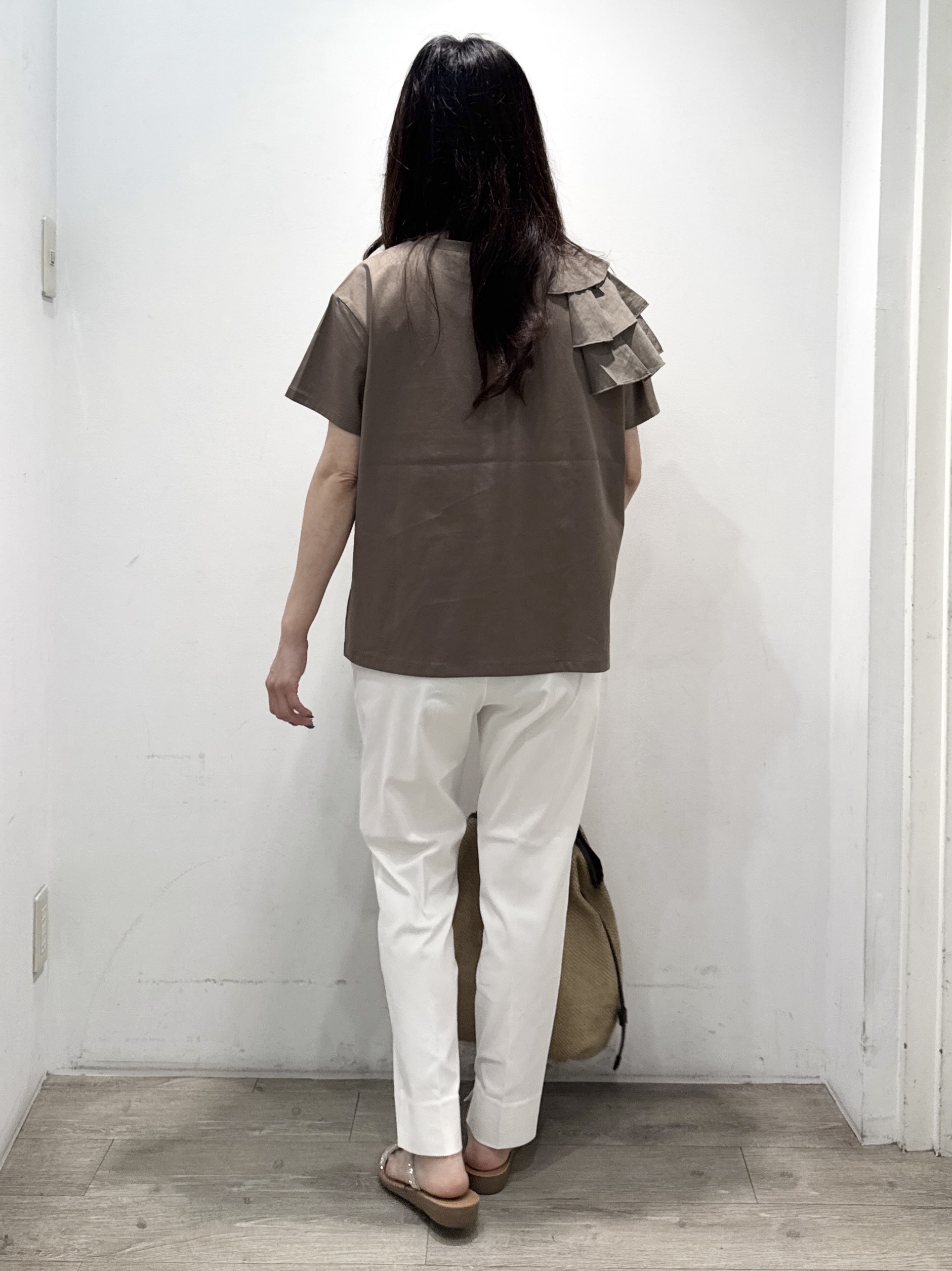 yuicciさんの「OPAQUE.CLIP｜【接触冷感】アシメフリルドッキングカットソー《UVケア／洗濯機OK》」を使ったコーディネート
