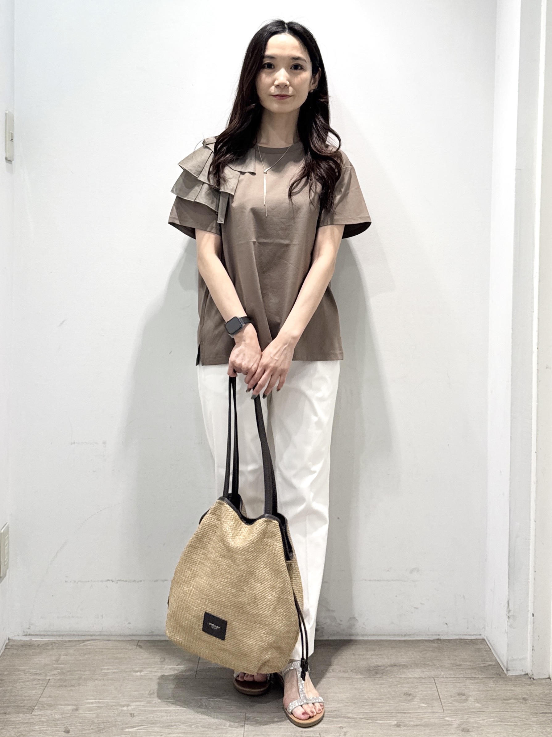 yuicciさんの「OPAQUE.CLIP｜【接触冷感】アシメフリルドッキングカットソー《UVケア／洗濯機OK》」を使ったコーディネート
