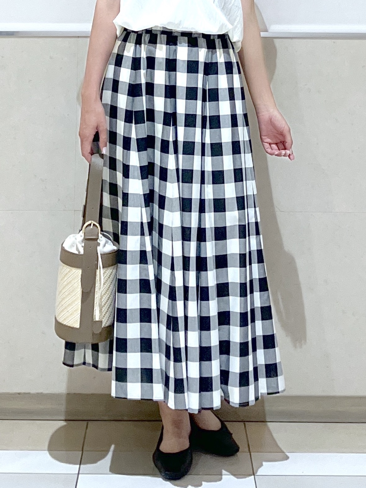 eriko さんの「Dessin｜バンドカラーフロントフリルブラウス」を使ったコーディネート