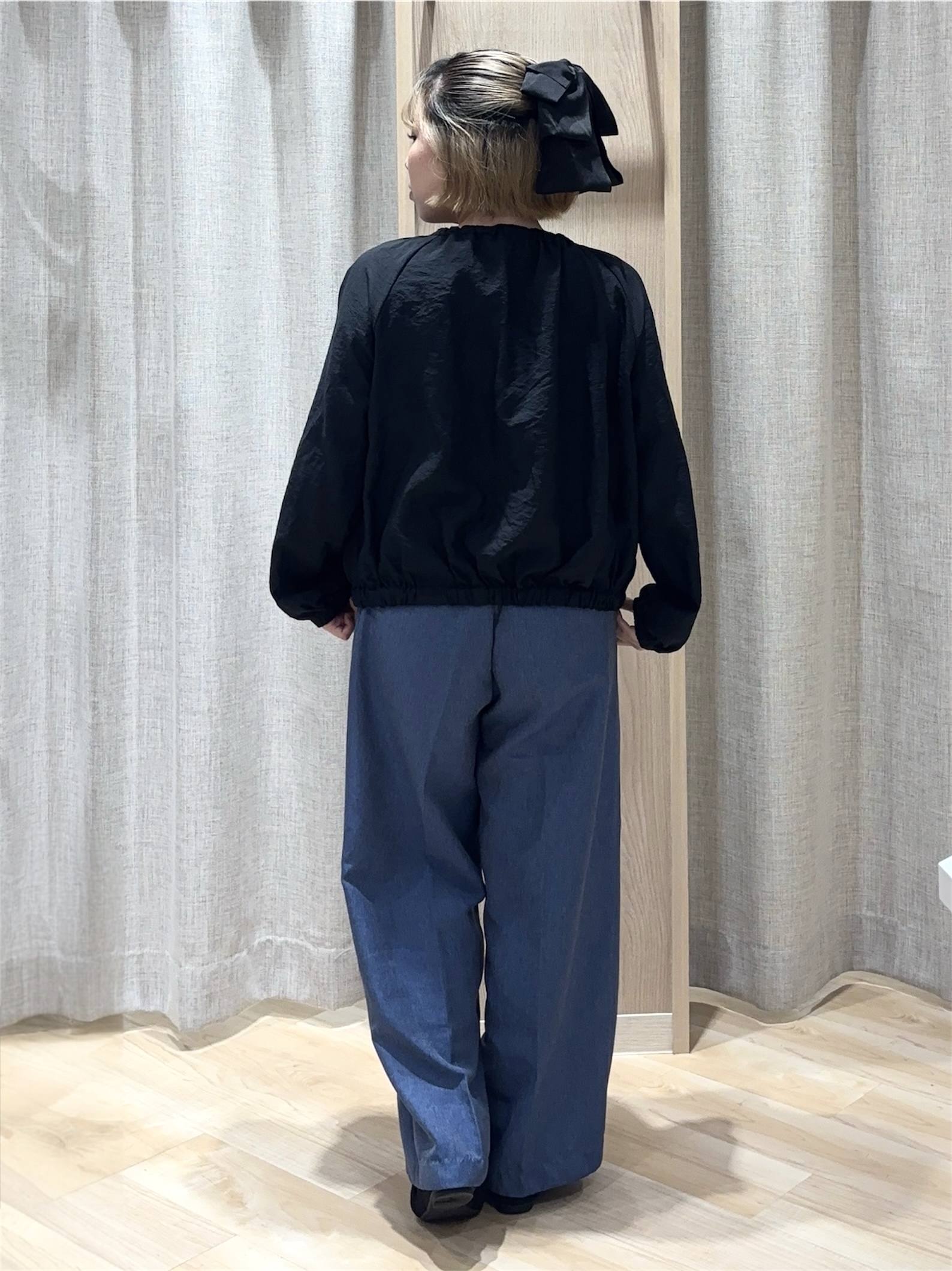 𝐦𝐢𝐨 さんの「grove｜気温調整にも◎ブラウス感覚で羽織れるシアーブルゾン」を使ったコーディネート