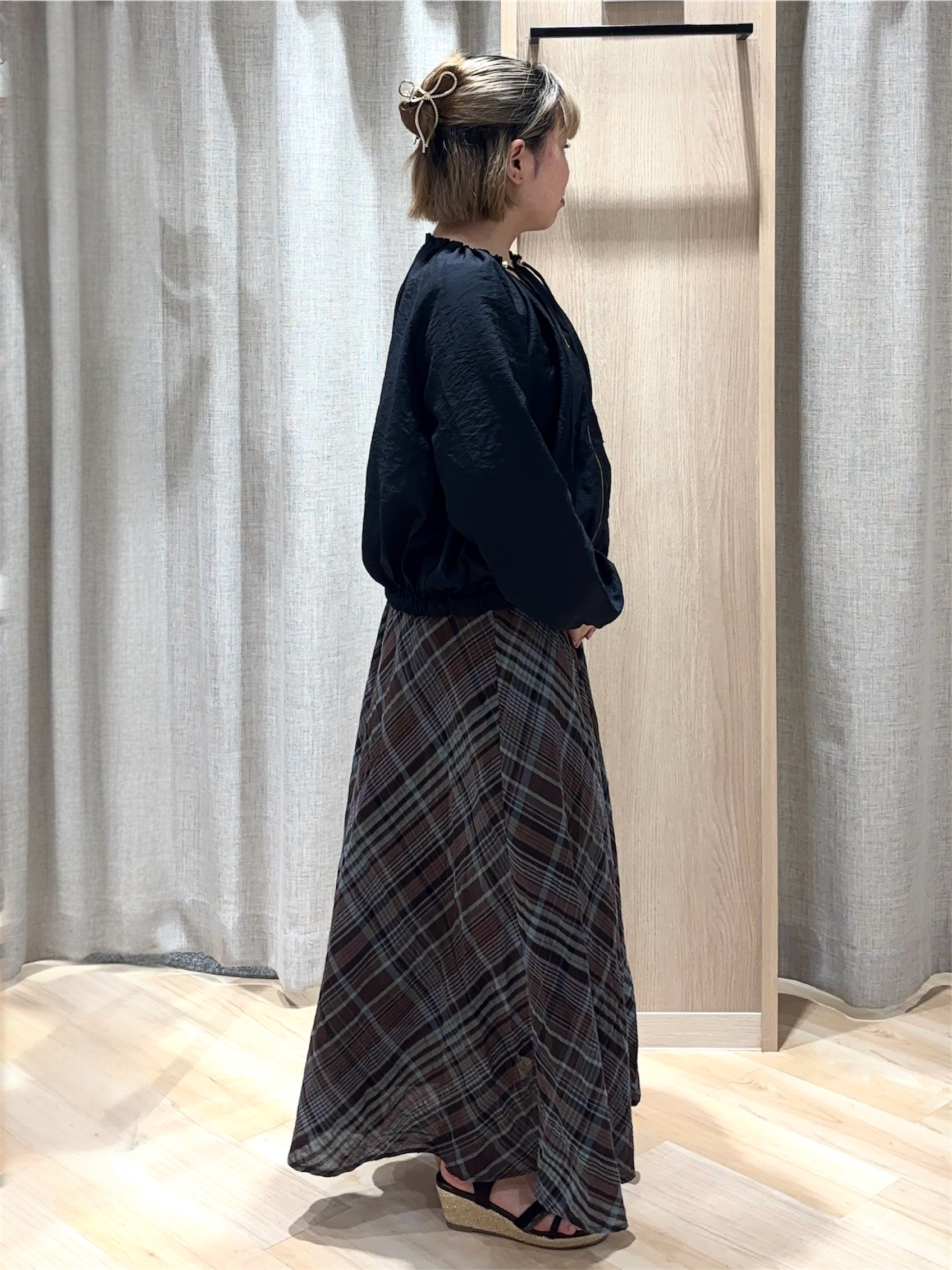  𝐦𝐢𝐨 さんの「grove｜気温調整にも◎ブラウス感覚で羽織れるシアーブルゾン」を使ったコーディネート