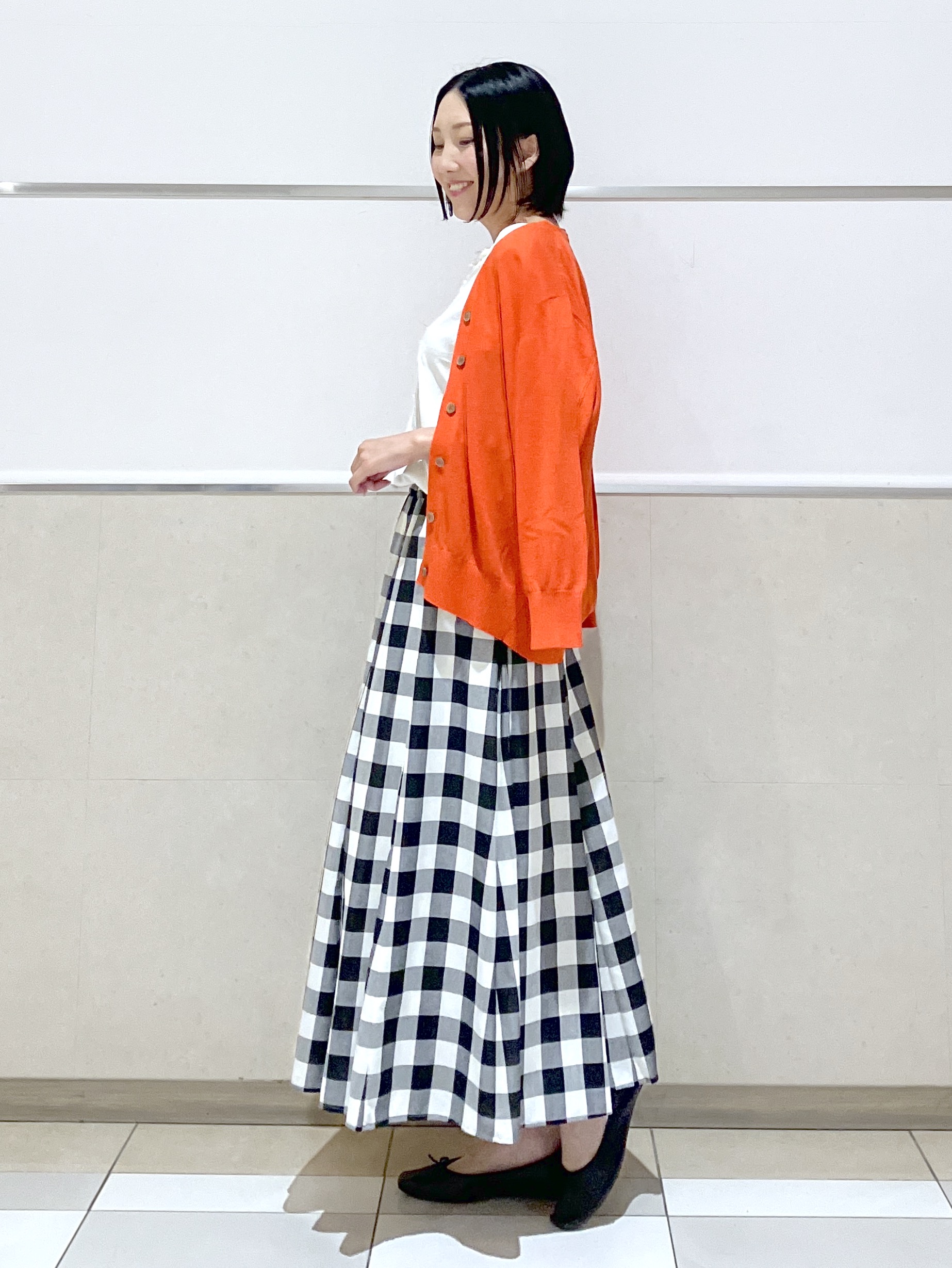 eriko さんの「Dessin｜バンドカラーフロントフリルブラウス」を使ったコーディネート