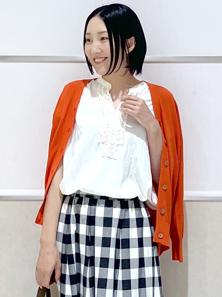 eriko さんの「Dessin｜バンドカラーフロントフリルブラウス」を使ったコーディネート