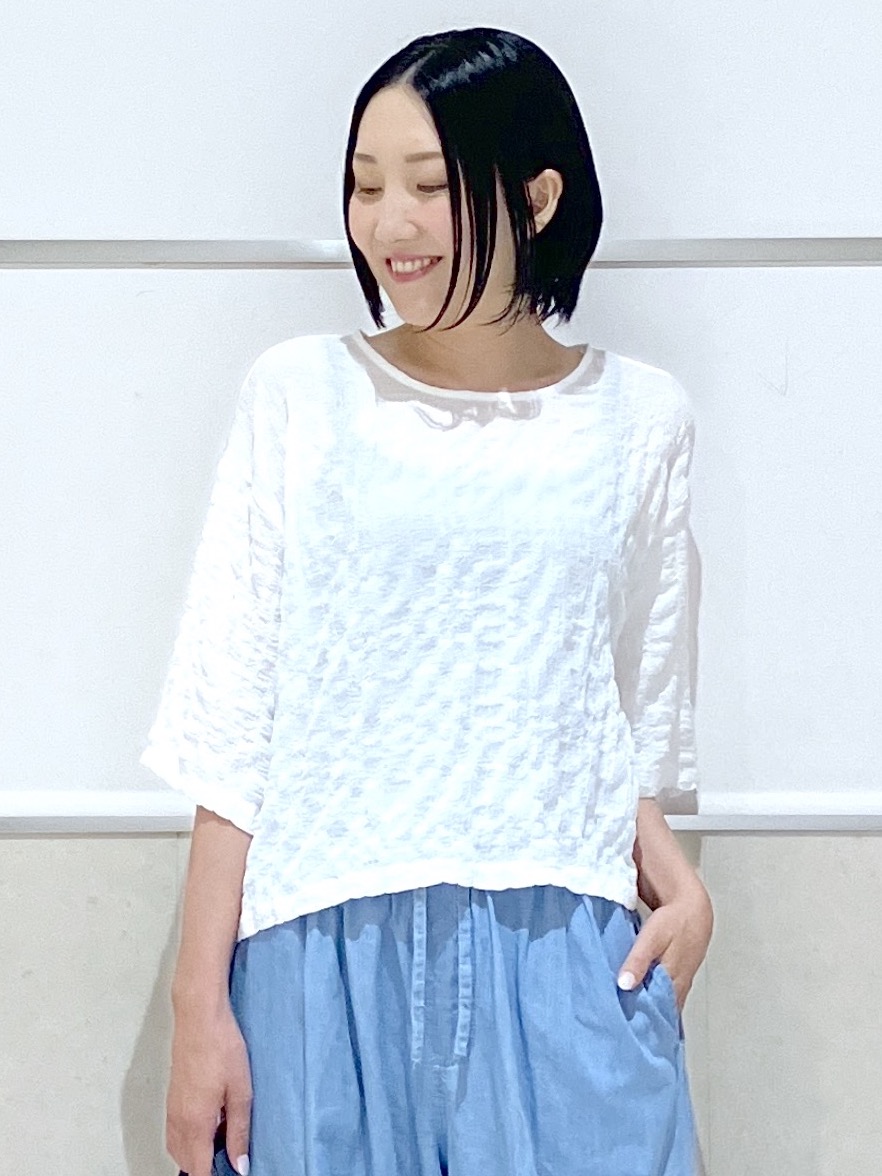 eriko さんの「Dessin｜【マシンウォッシャブル】エアリーシアー 5分袖プルオーバーシャツ」を使ったコーディネート