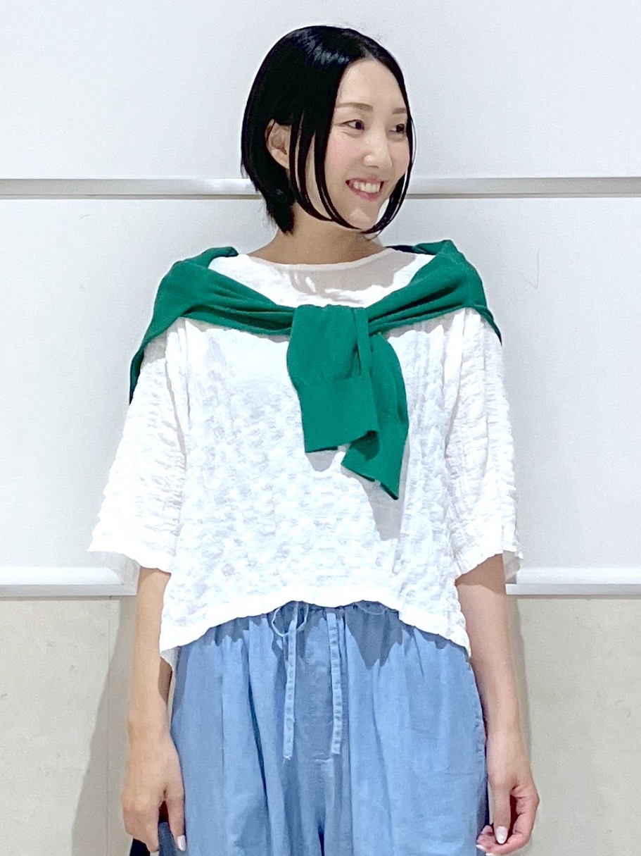 eriko さんの「Dessin｜【マシンウォッシャブル】エアリーシアー 5分袖プルオーバーシャツ」を使ったコーディネート