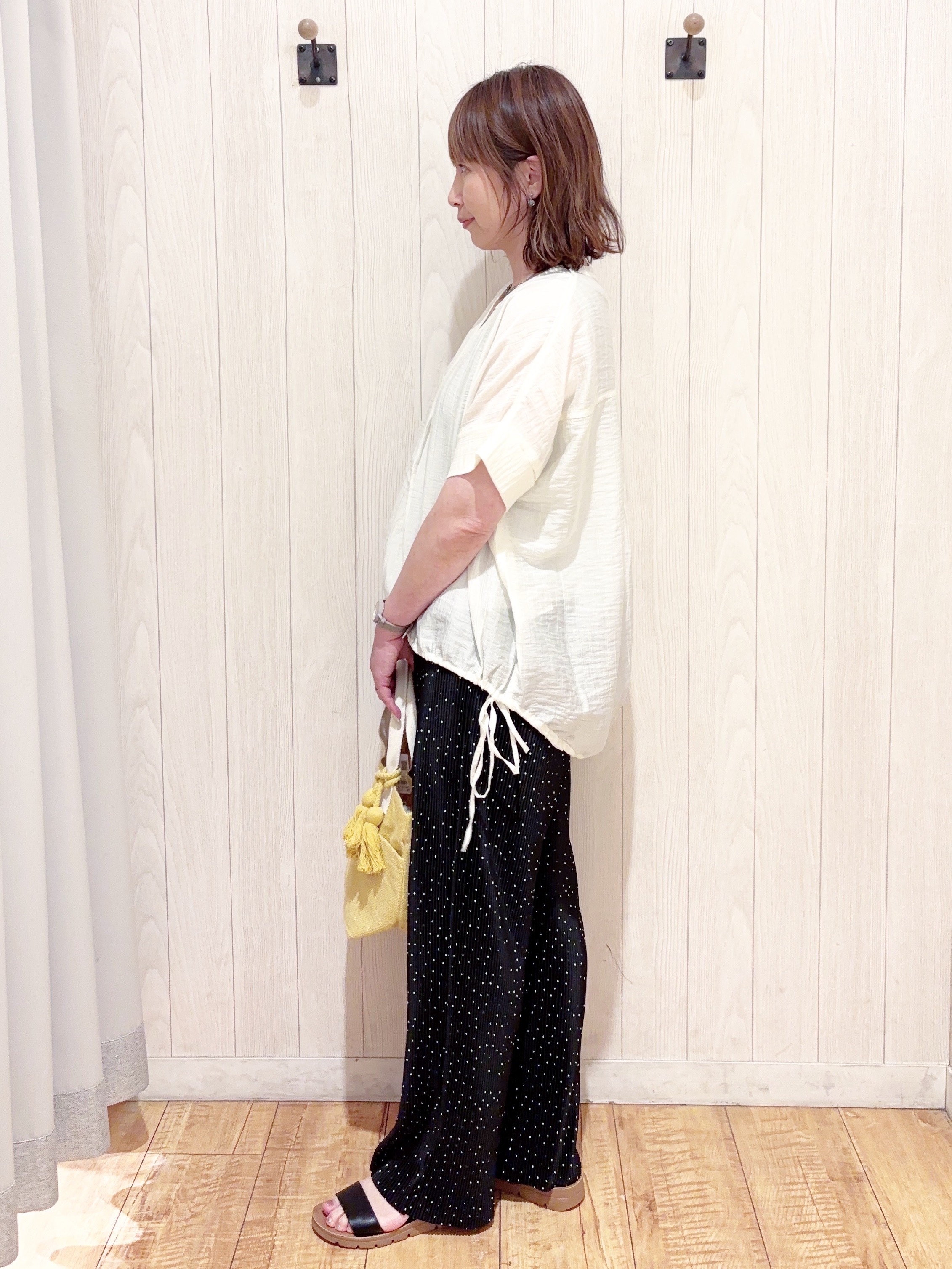 あいこさんの「SHOO･LA･RUE｜【高レビュー/体型カバー】インせず着られる スキッパー裾リボンブラウス」を使ったコーディネート