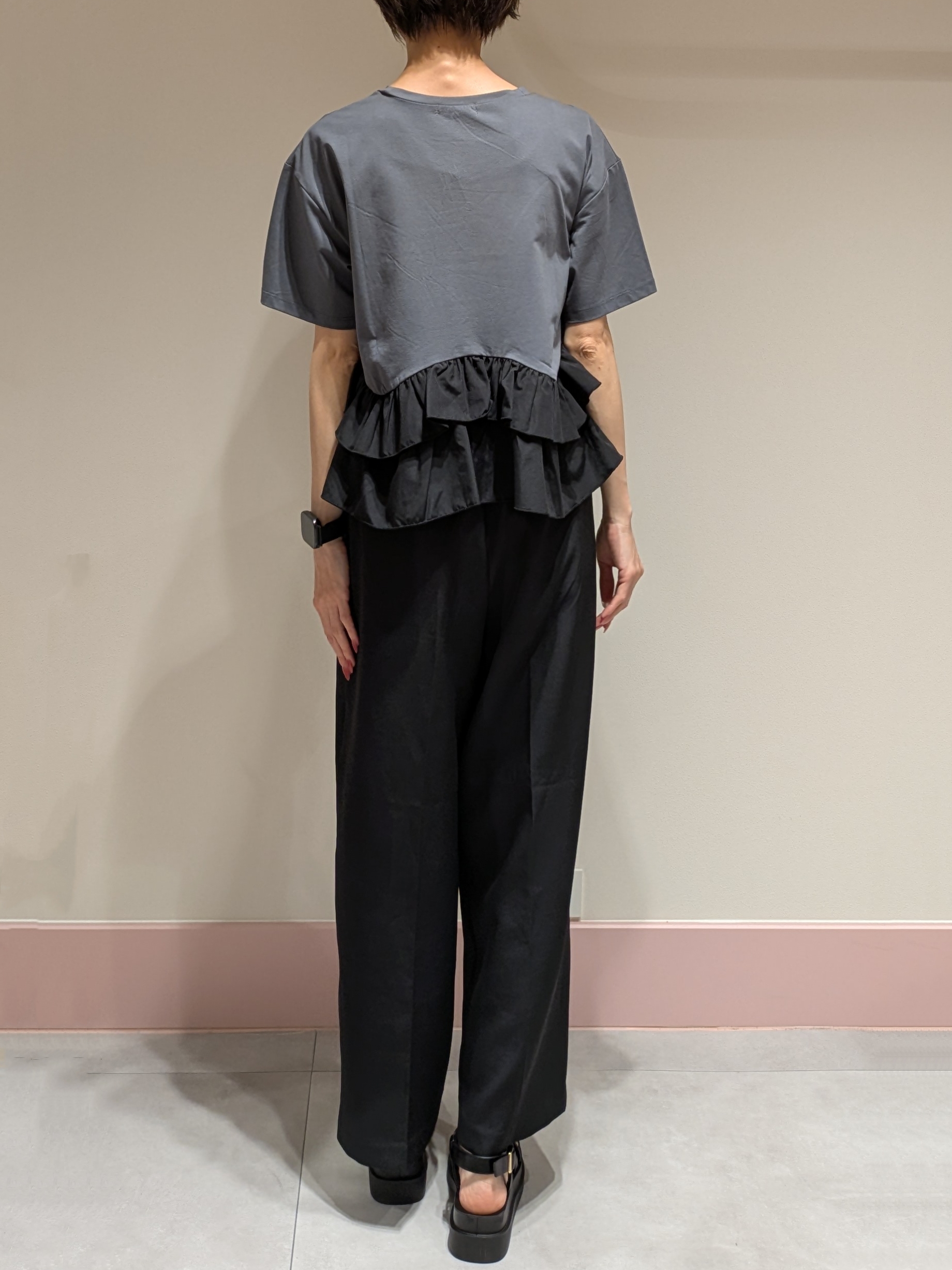 juriさんの「index｜裾フリルドッキングTシャツ【洗濯機OK】」を使ったコーディネート