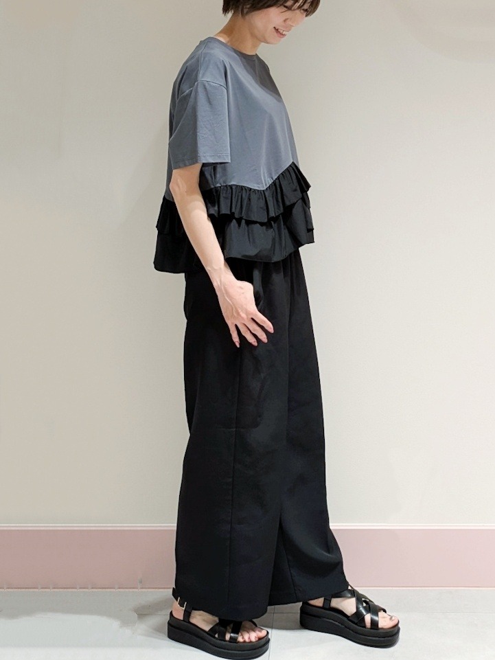 juriさんの「index｜裾フリルドッキングTシャツ【洗濯機OK】」を使ったコーディネート