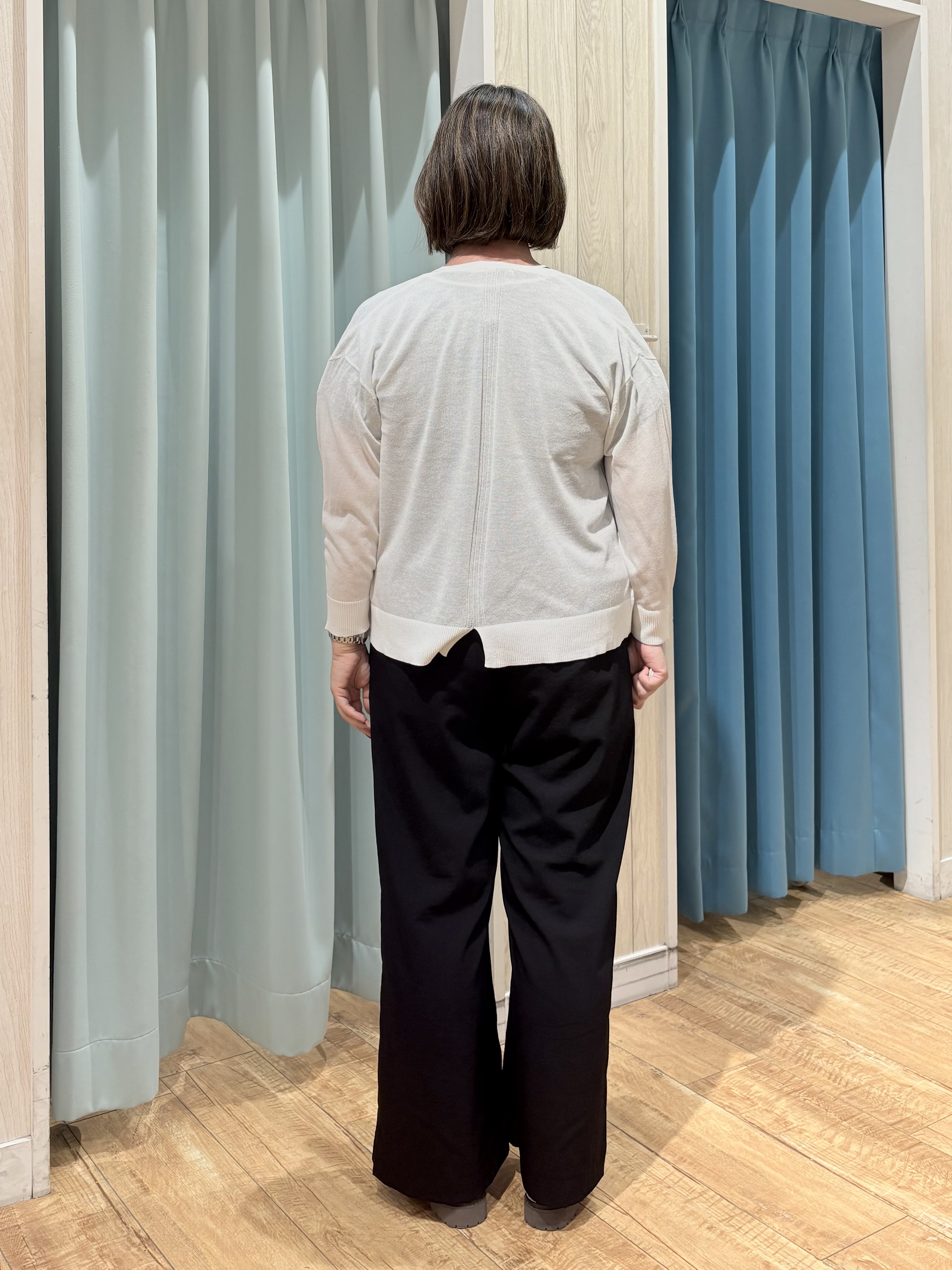 砂糖さんの「SHOO･LA･RUE｜【洗濯機可/S-LL】オンにもオフにも マルチに使えるボタンレスカーディガン」を使ったコーディネート