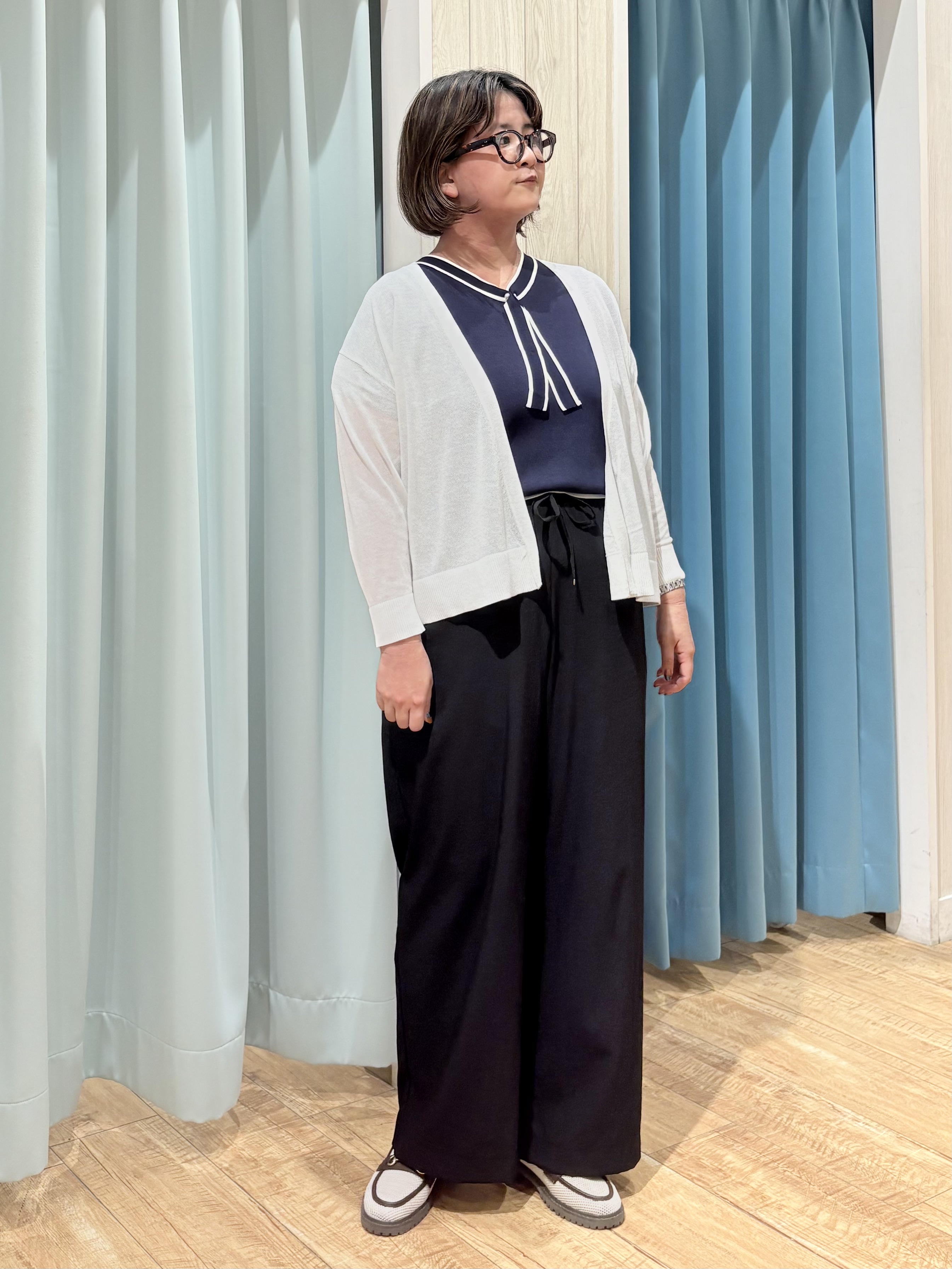 砂糖さんの「SHOO･LA･RUE｜【洗濯機可/S-LL】オンにもオフにも マルチに使えるボタンレスカーディガン」を使ったコーディネート