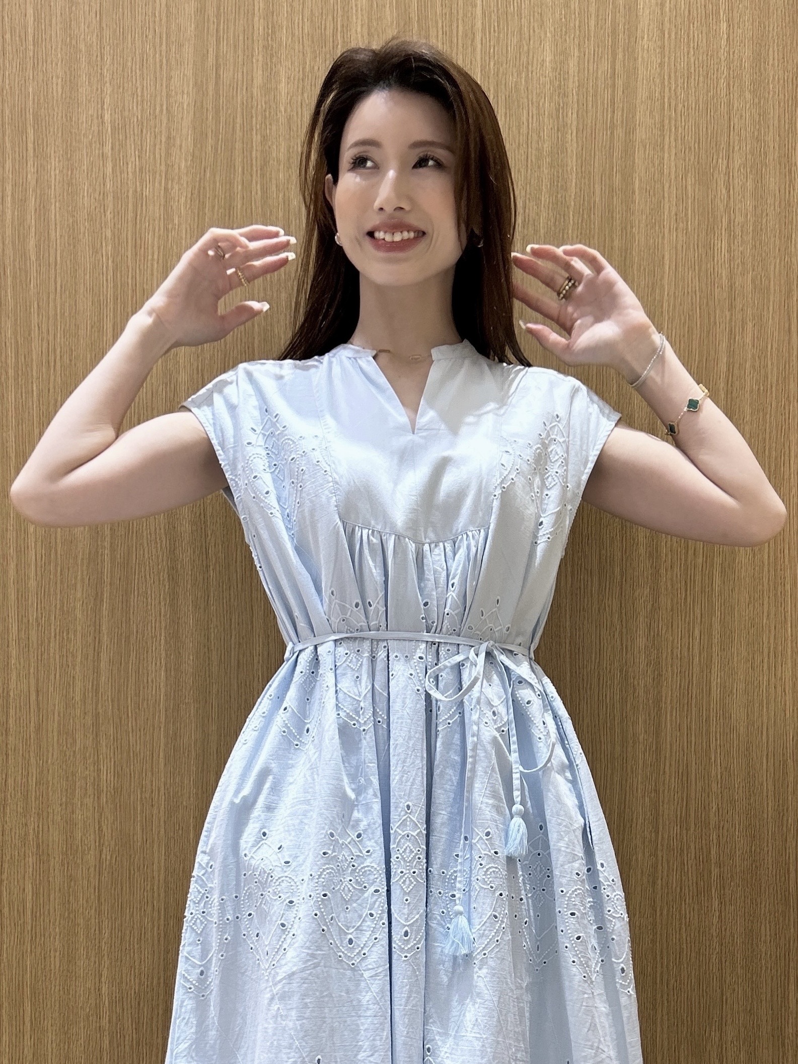 maiさんの「OPAQUE.CLIP｜アイレットレース刺繍ワンピース【洗える】」を使ったコーディネート