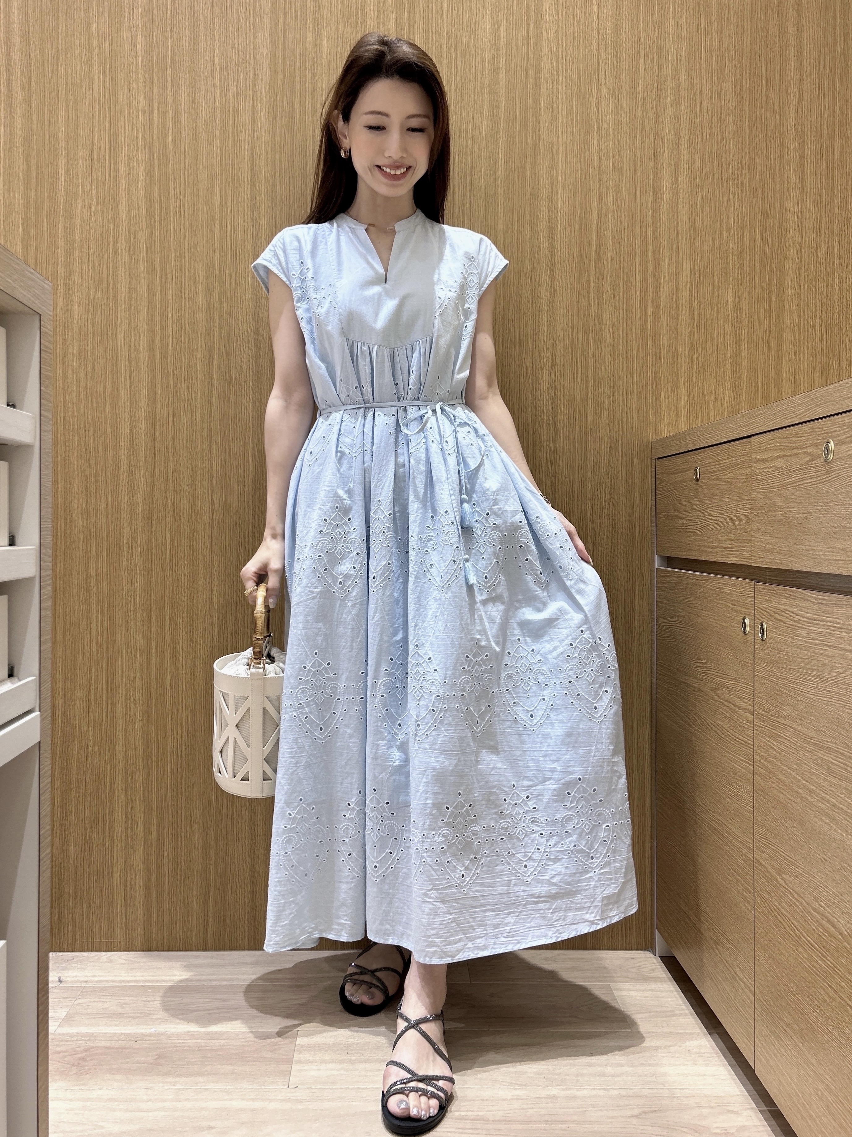 maiさんの「OPAQUE.CLIP｜アイレットレース刺繍ワンピース【洗える】」を使ったコーディネート