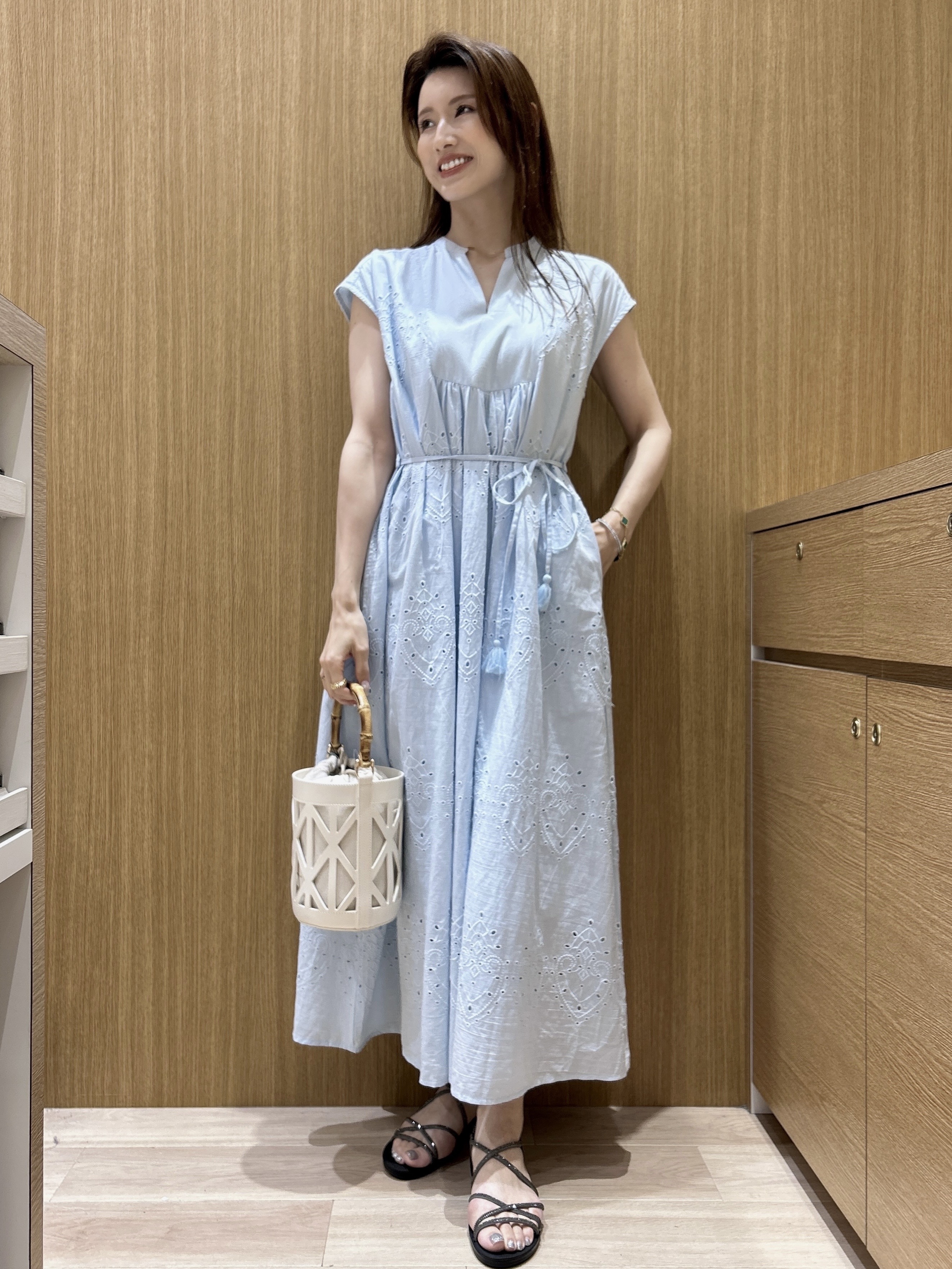 maiさんの「OPAQUE.CLIP｜アイレットレース刺繍ワンピース【洗える】」を使ったコーディネート
