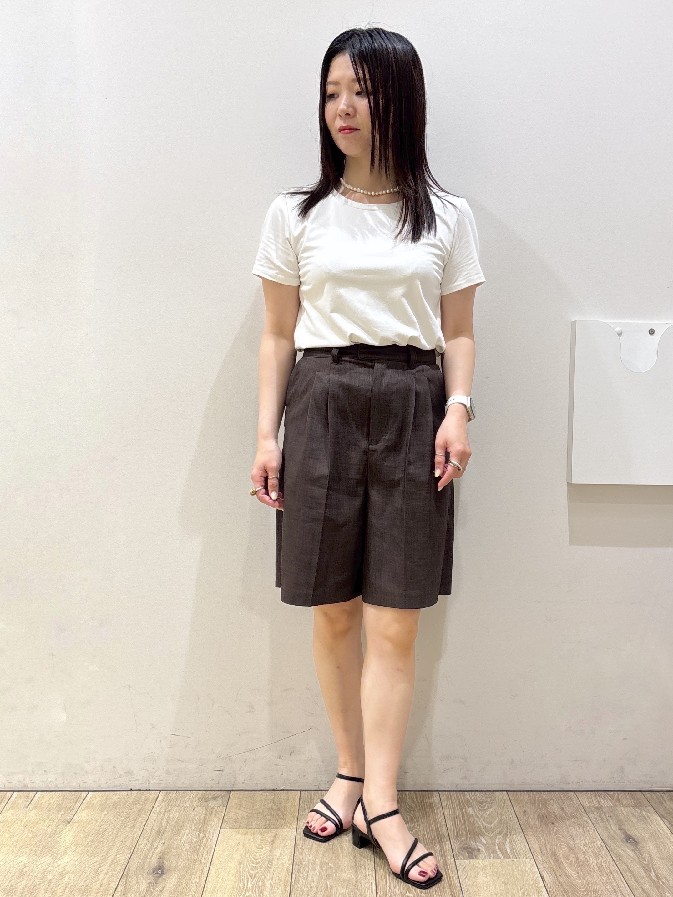 mameさんの「index｜フラワー刺繍シアーシャツ【洗濯機OK／イージーアイロン】」を使ったコーディネート