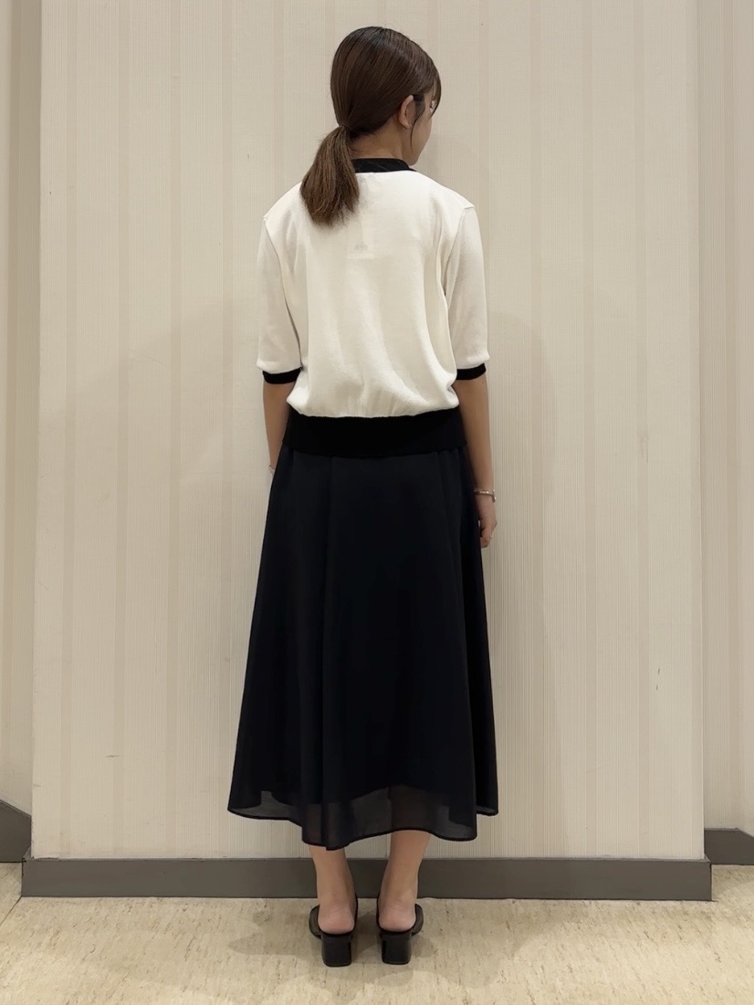 ちひさんの「INDIVI｜【接触冷感／洗える／SETUP可能】シアーシャンブレータックフレアスカート」を使ったコーディネート