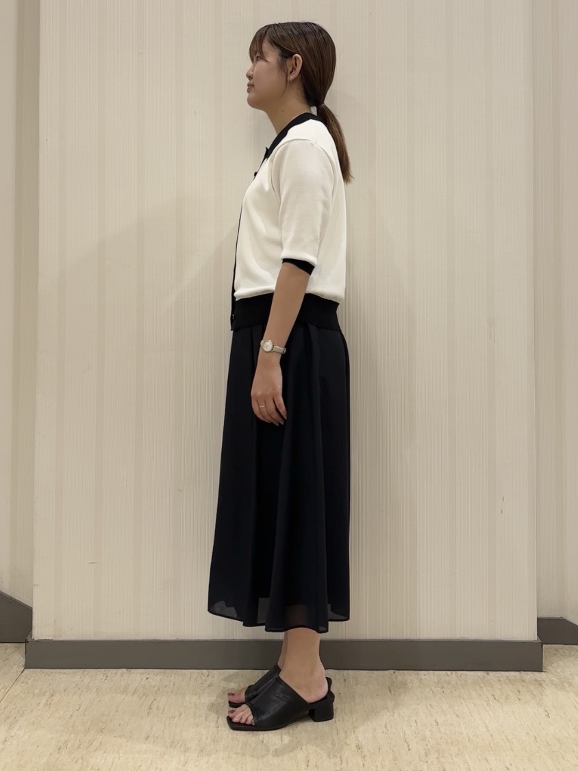 ちひさんの「INDIVI｜【接触冷感／洗える／SETUP可能】シアーシャンブレータックフレアスカート」を使ったコーディネート
