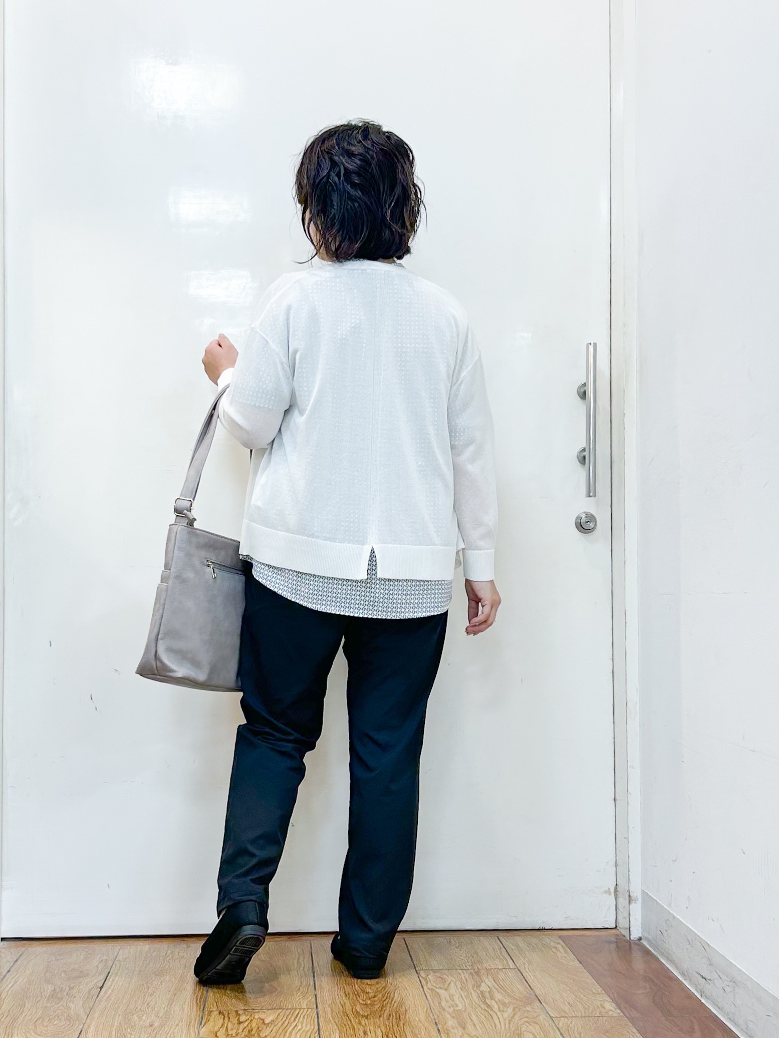 haruさんの「SHOO･LA･RUE｜【高レビュー/吸水速乾/洗濯機可/S-3L】さらさらで軽い穿き心地 さらかるイージーパンツ」を使ったコーディネート