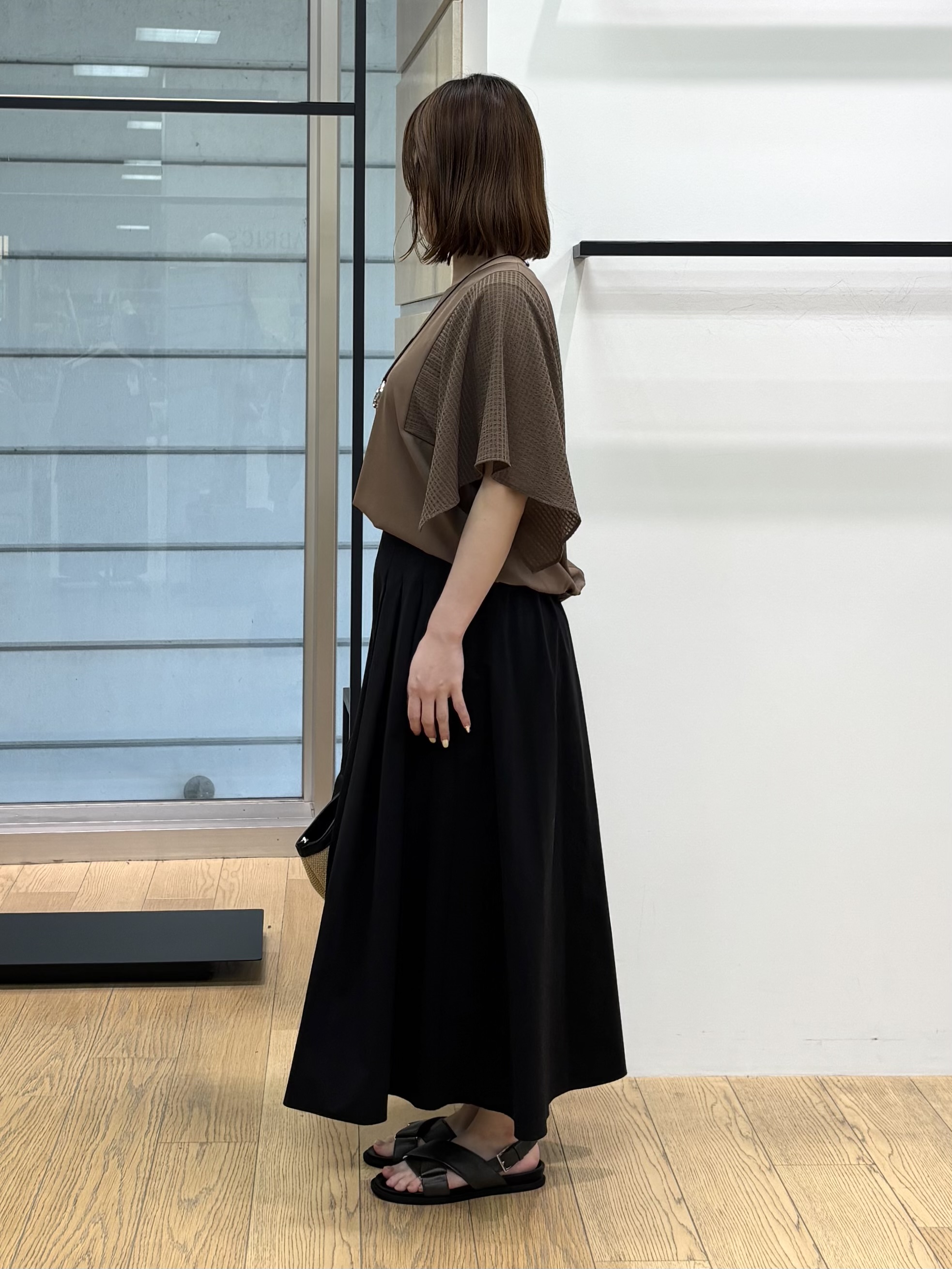 asamiさんの「INDIVI｜【洗える／シアーチェック柄】異素材コンビスリーブトップス」を使ったコーディネート