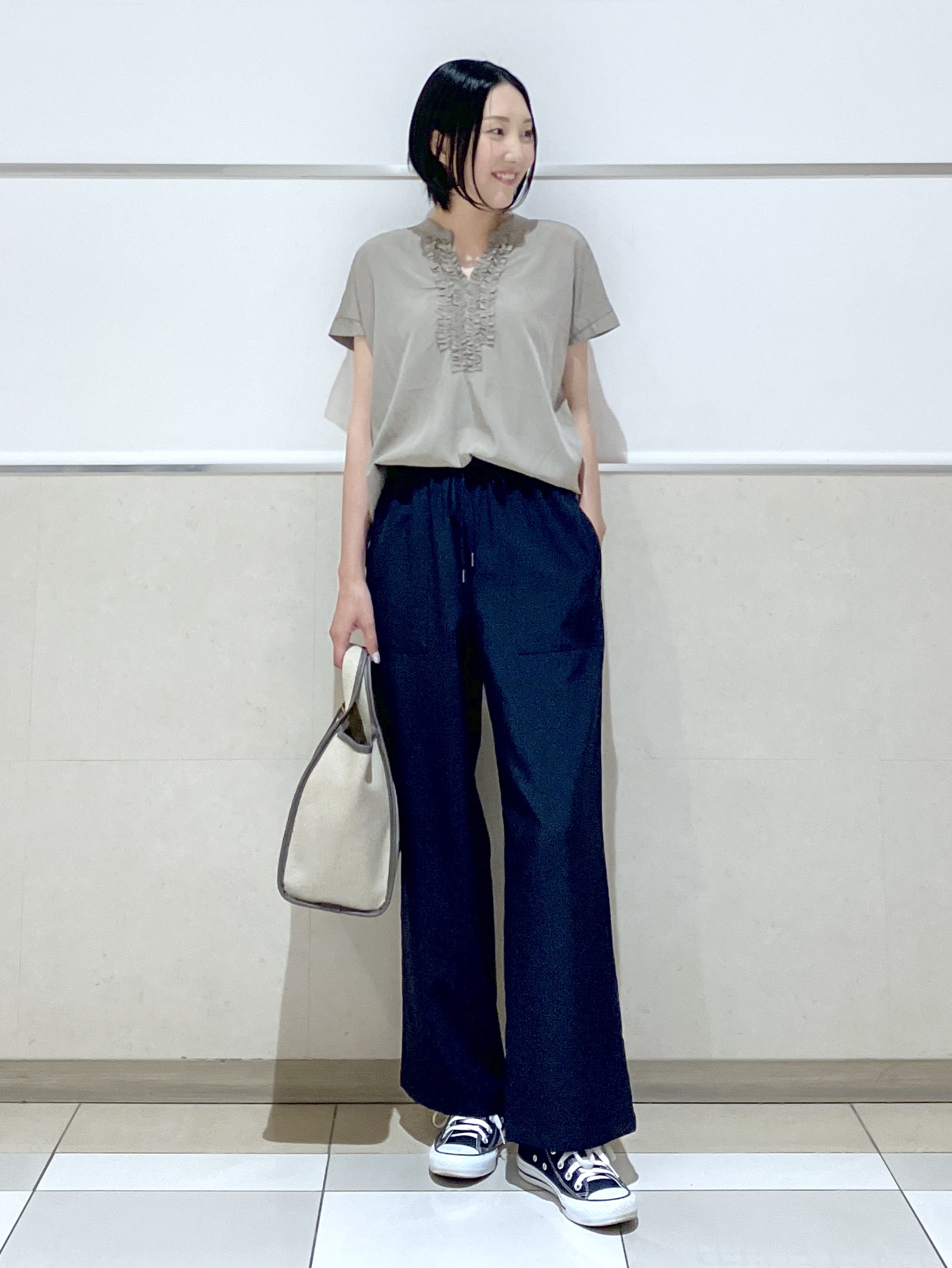 eriko さんの「Dessin｜バンドカラーフロントフリルブラウス」を使ったコーディネート