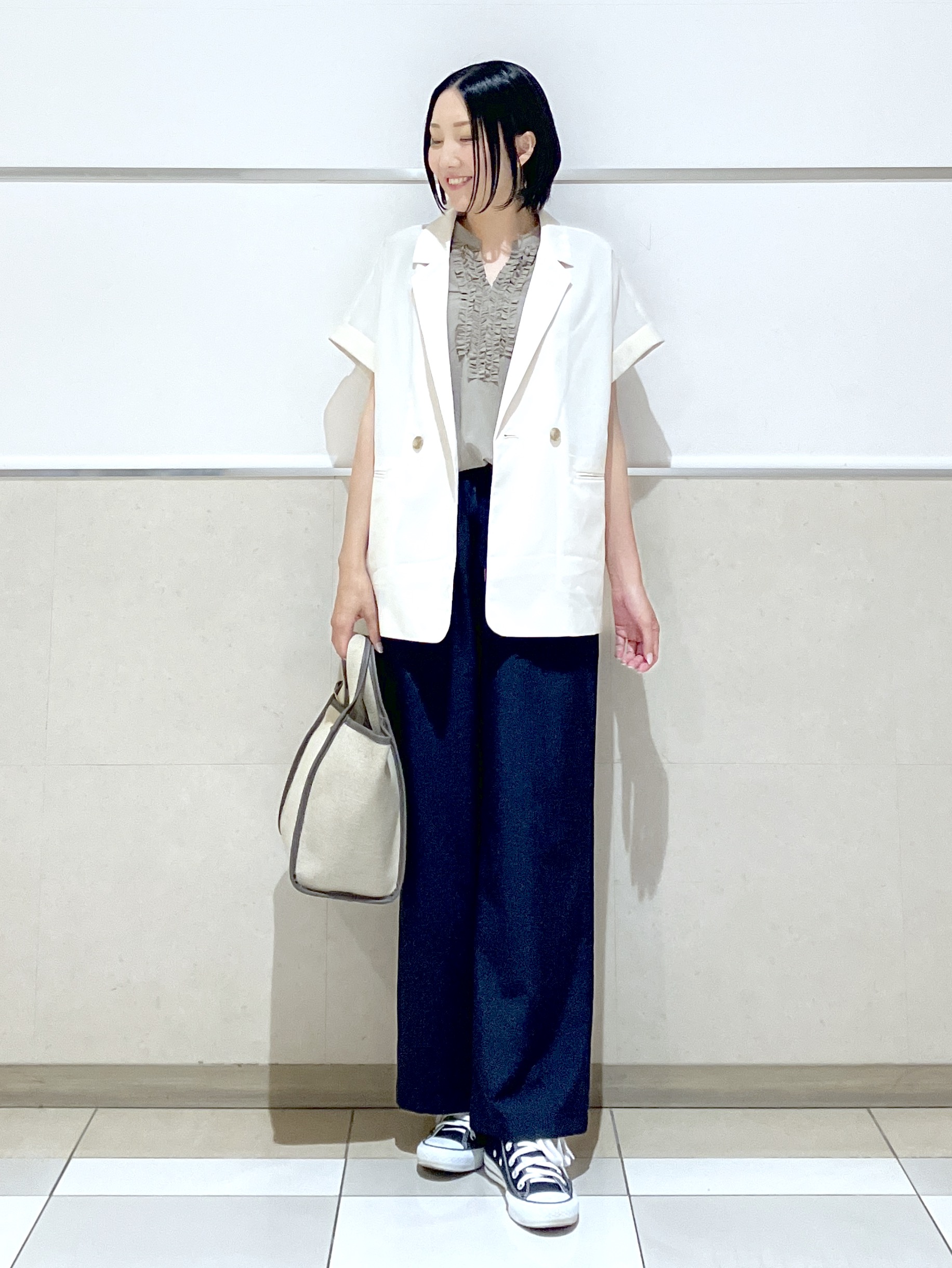 eriko さんの「Dessin｜バンドカラーフロントフリルブラウス」を使ったコーディネート