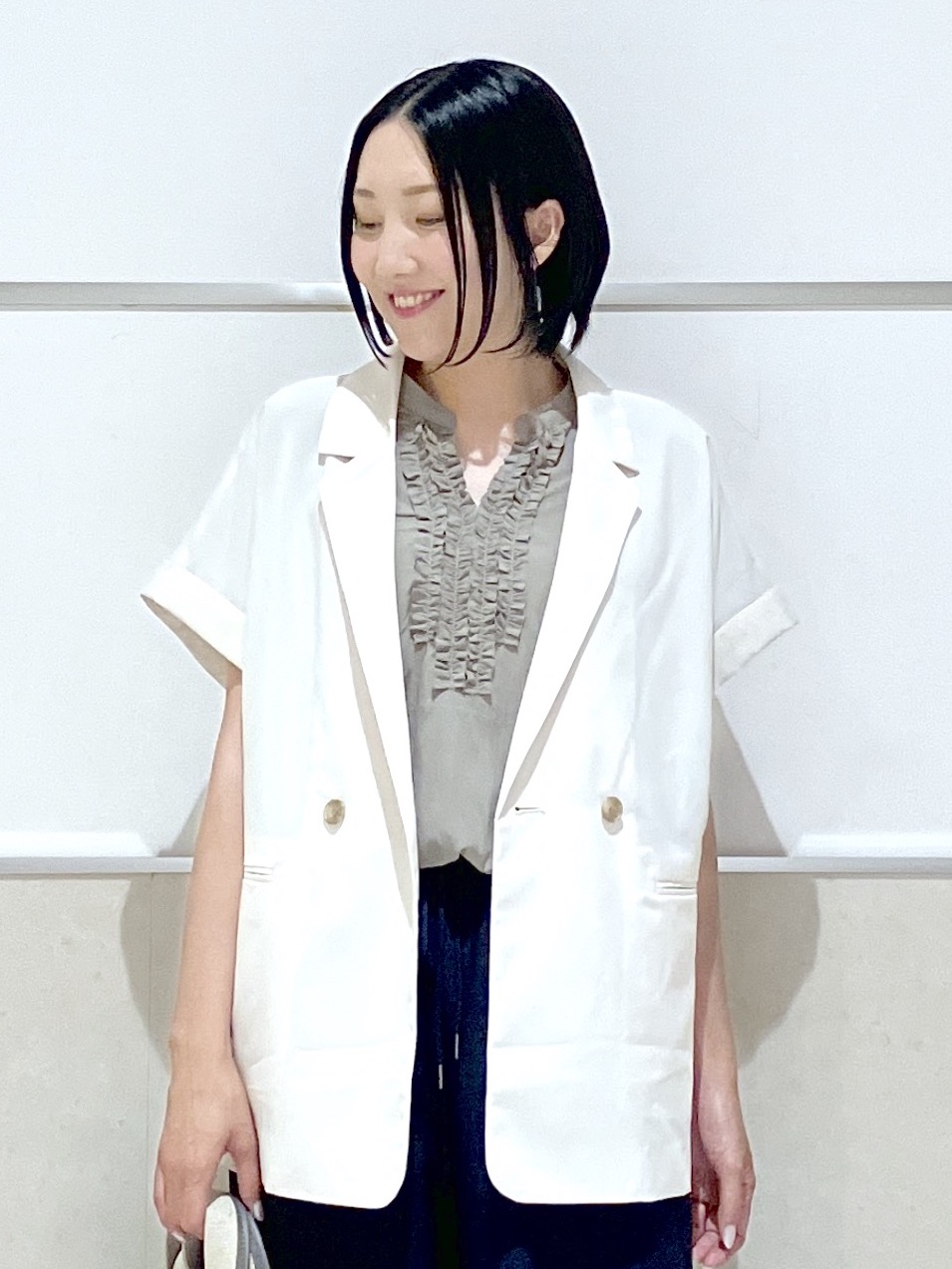 eriko さんの「Dessin｜バンドカラーフロントフリルブラウス」を使ったコーディネート