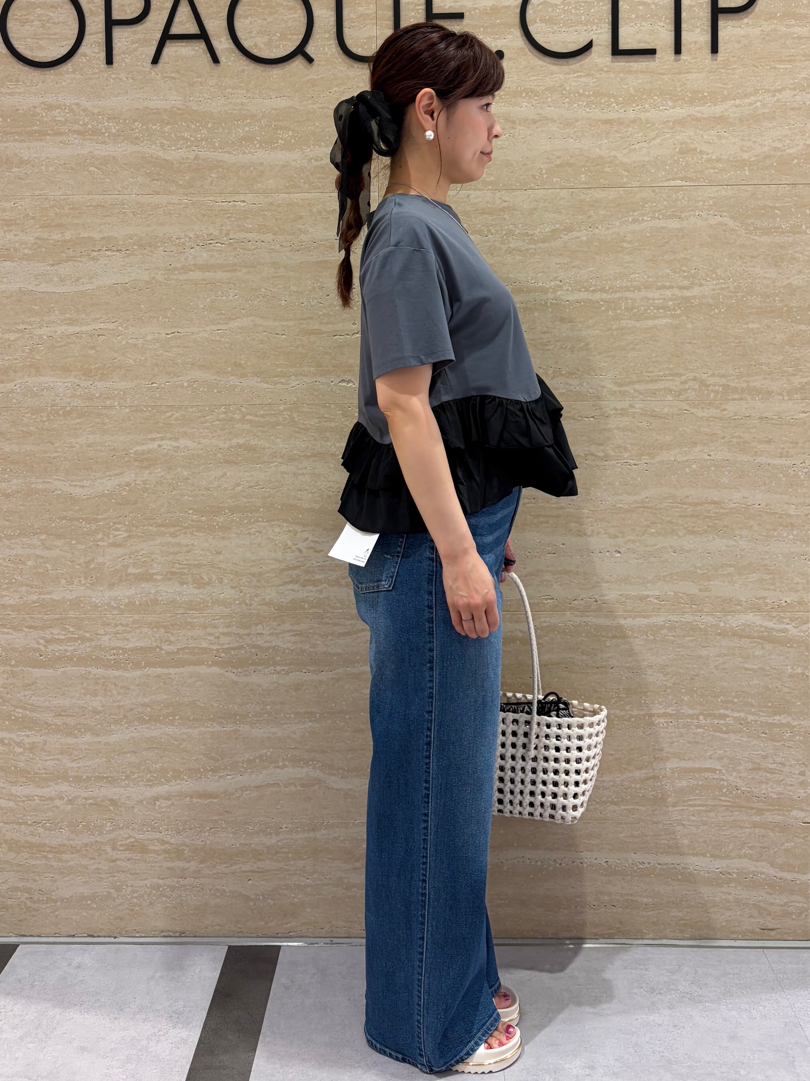 みやさんの「OPAQUE.CLIP｜裾フリルドッキングTシャツ【洗濯機OK】」を使ったコーディネート