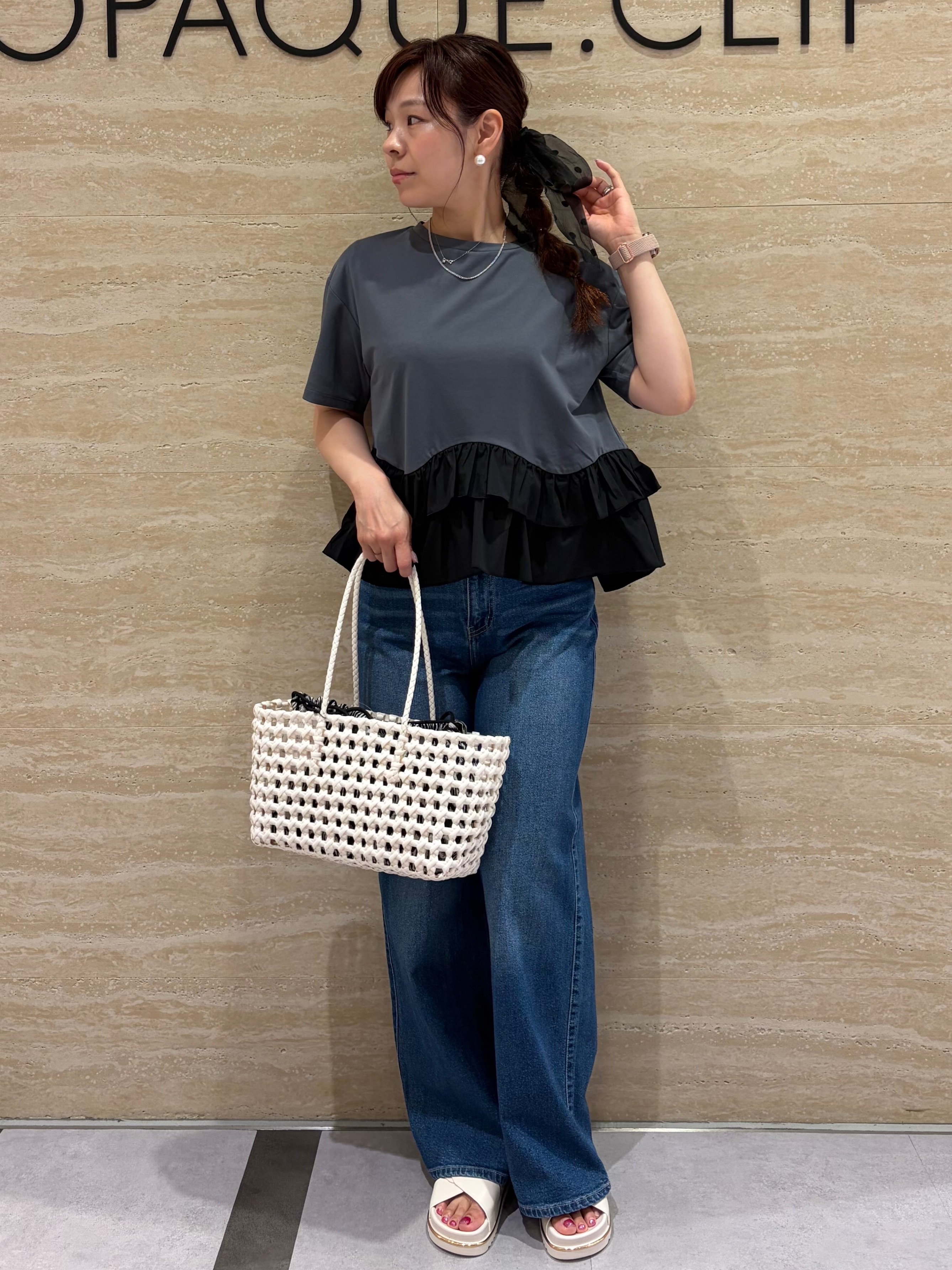 みやさんの「OPAQUE.CLIP｜裾フリルドッキングTシャツ【洗濯機OK】」を使ったコーディネート