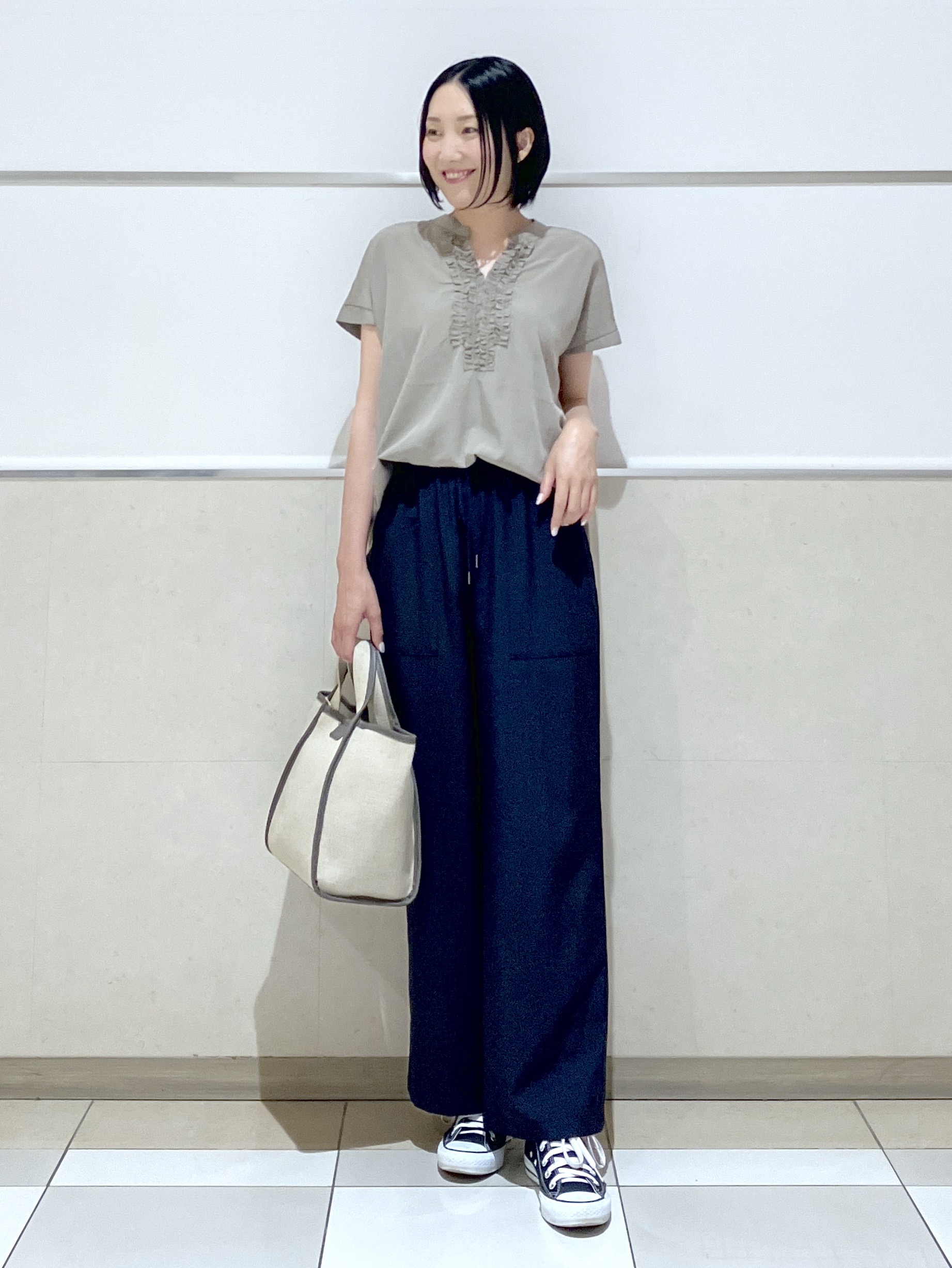 eriko さんの「Dessin｜バンドカラーフロントフリルブラウス」を使ったコーディネート