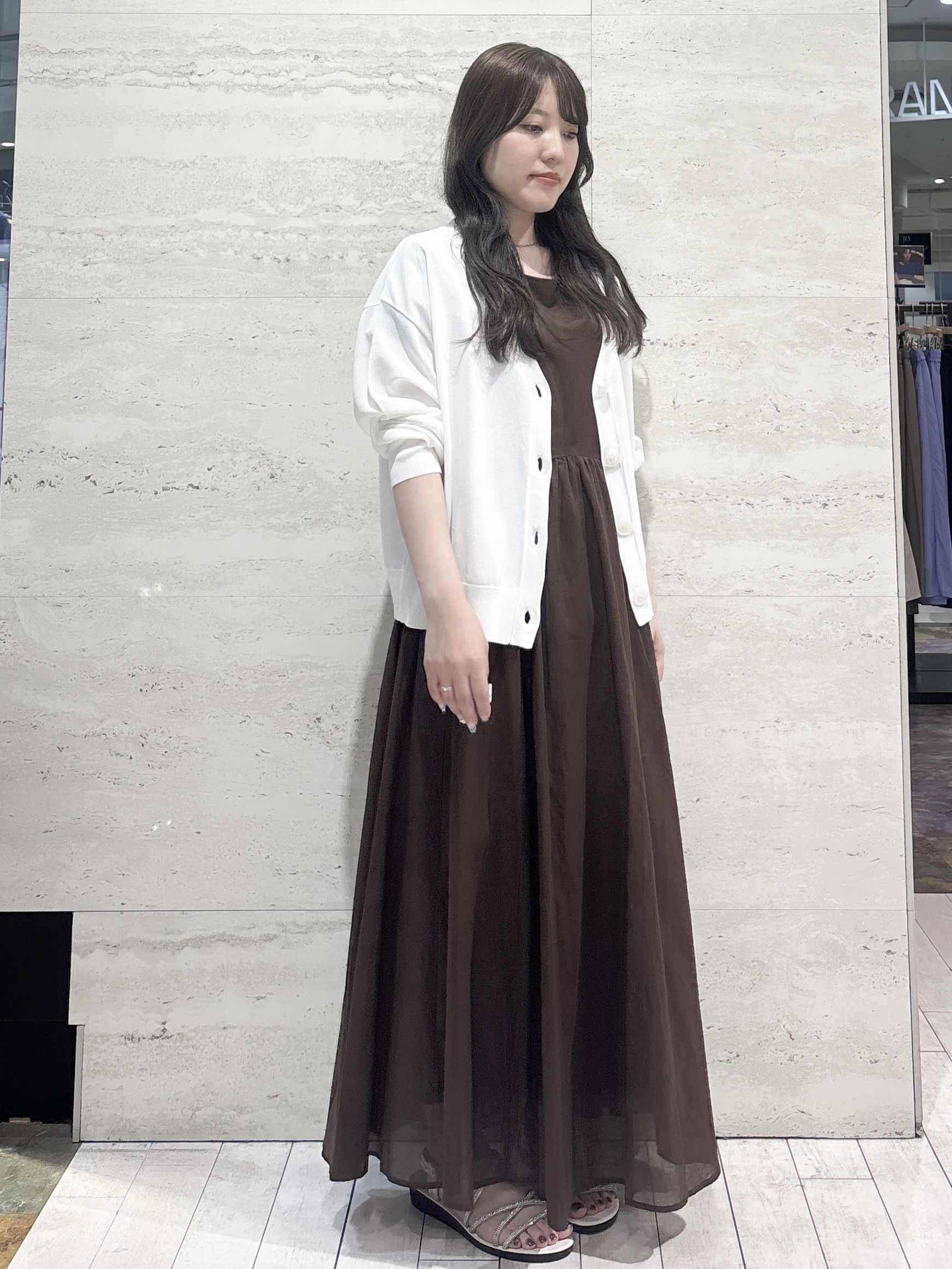 かほさんの「OPAQUE.CLIP｜【UV／接触冷感】Vネックリラクシーニットカーディガン《洗濯機OK／抗ピル》」を使ったコーディネート