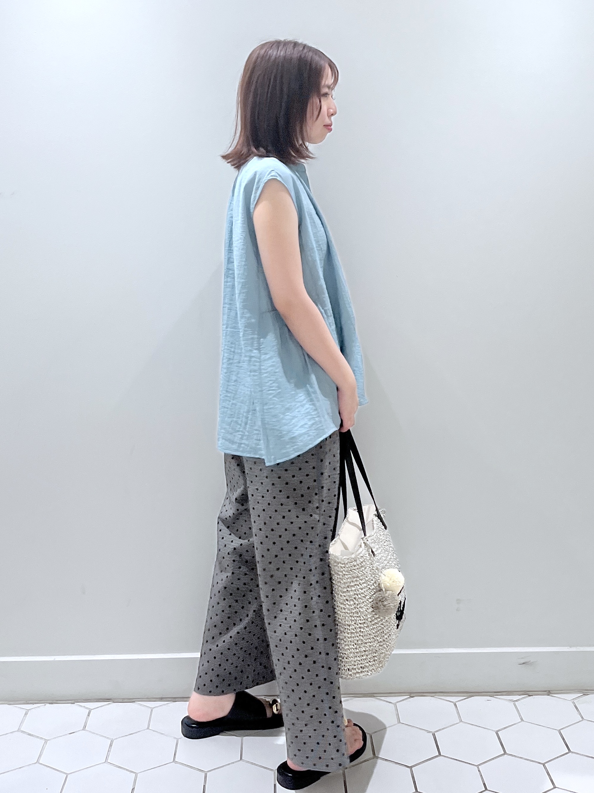 Makinoさんの「Dessin｜ギャザーネック フレンチスリーブブラウス」を使ったコーディネート
