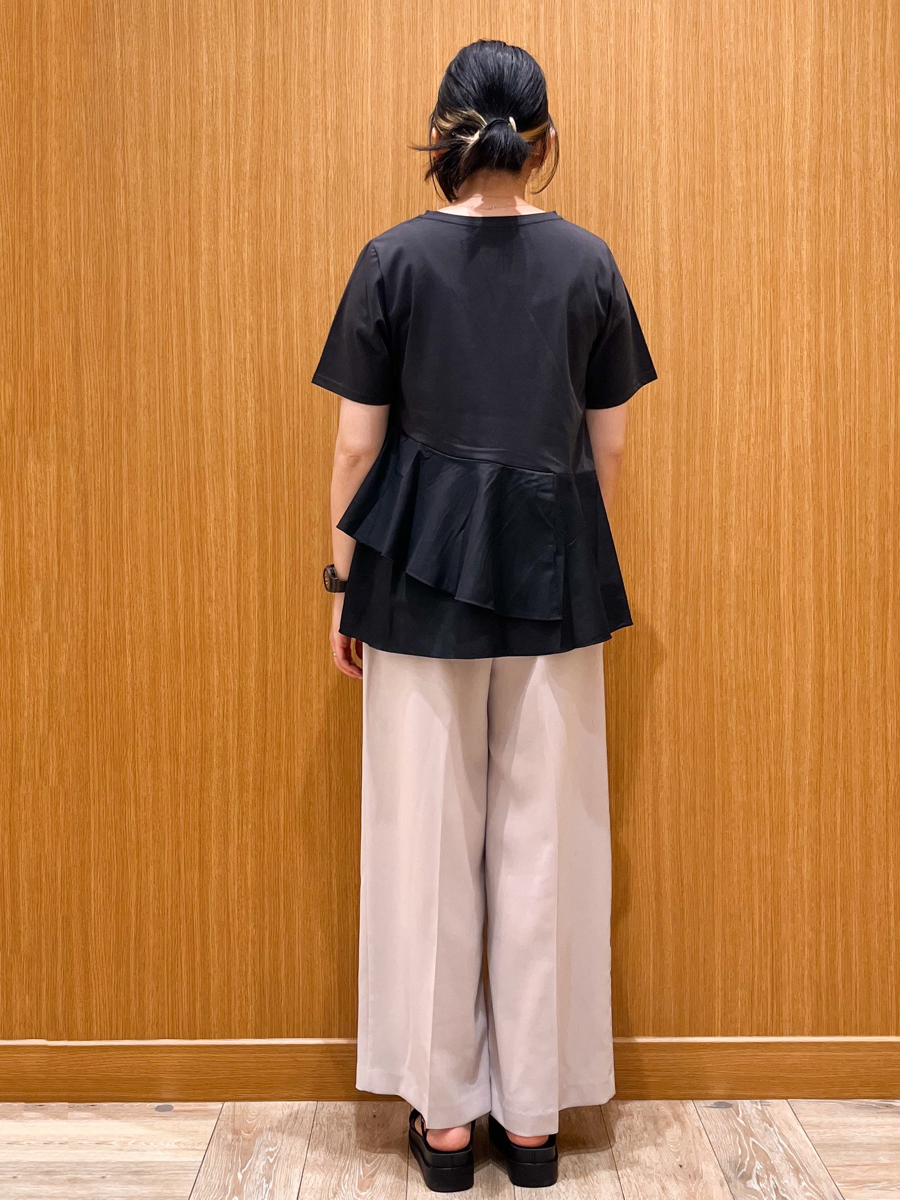 aさんの「OPAQUE.CLIP｜ペプラムドッキングカットソー【洗濯機OK】」を使ったコーディネート