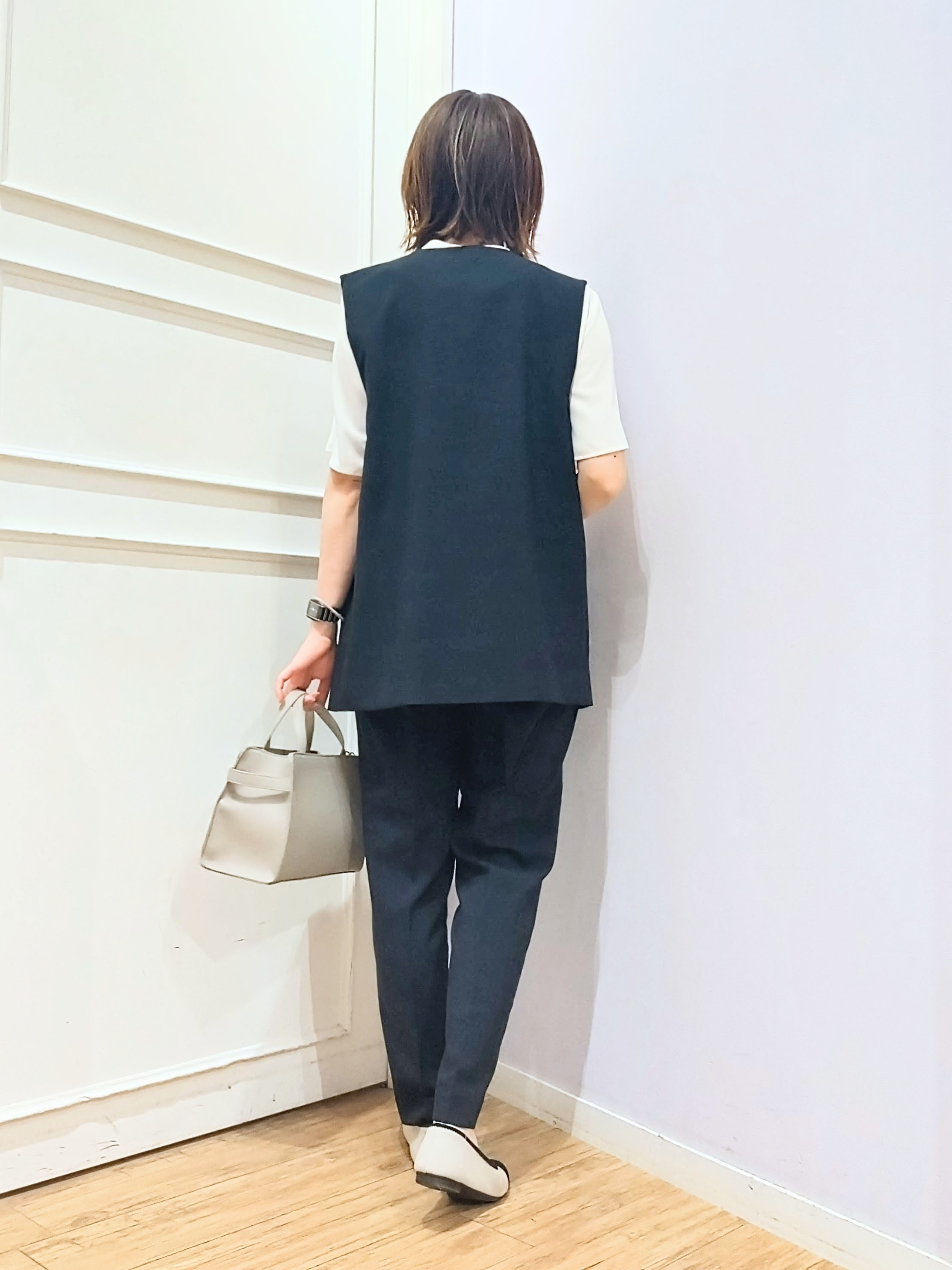 miomioさんの「SHOO･LA･RUE｜【セットアップ可/洗濯後しわになりにくい/S-LL】シンプルで合わせやすい ノーカラージレ」を使ったコーディネート
