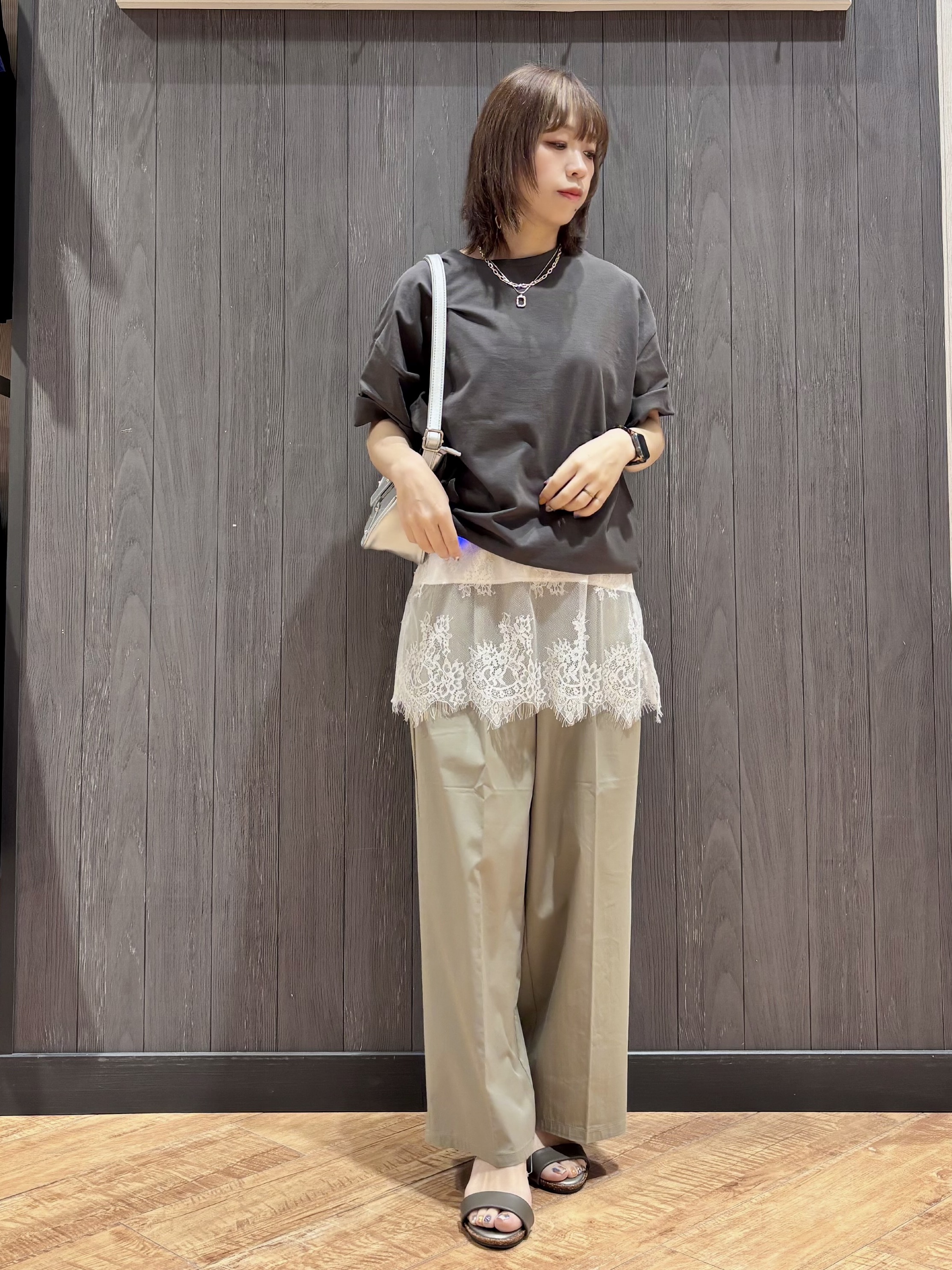 meiさんの「SHOO･LA･RUE｜【綿100%/S-LL/プチプラ】ゆるシルエット シンプルTシャツ」を使ったコーディネート