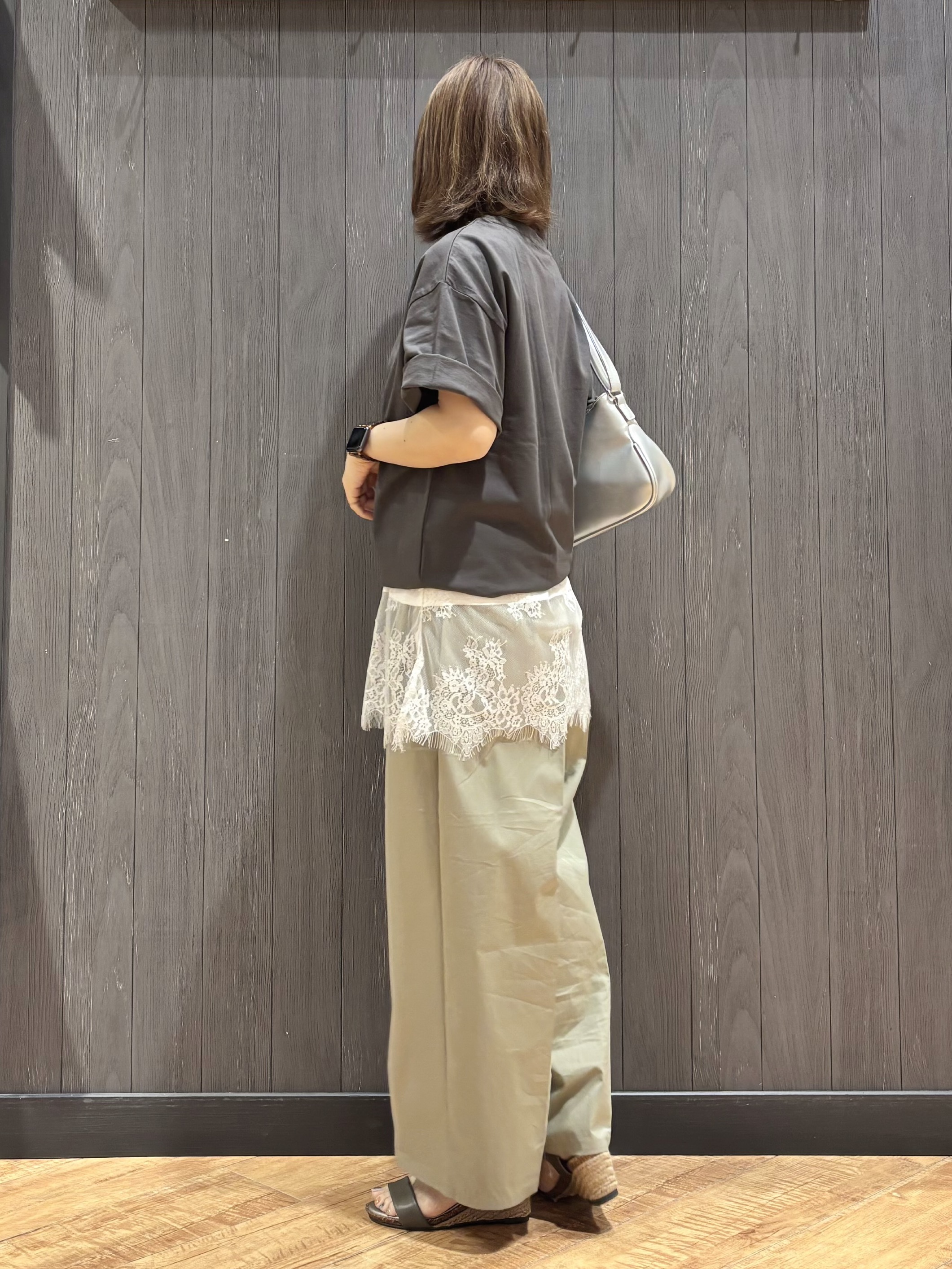 meiさんの「SHOO･LA･RUE｜【綿100%/S-LL/プチプラ】ゆるシルエット シンプルTシャツ」を使ったコーディネート