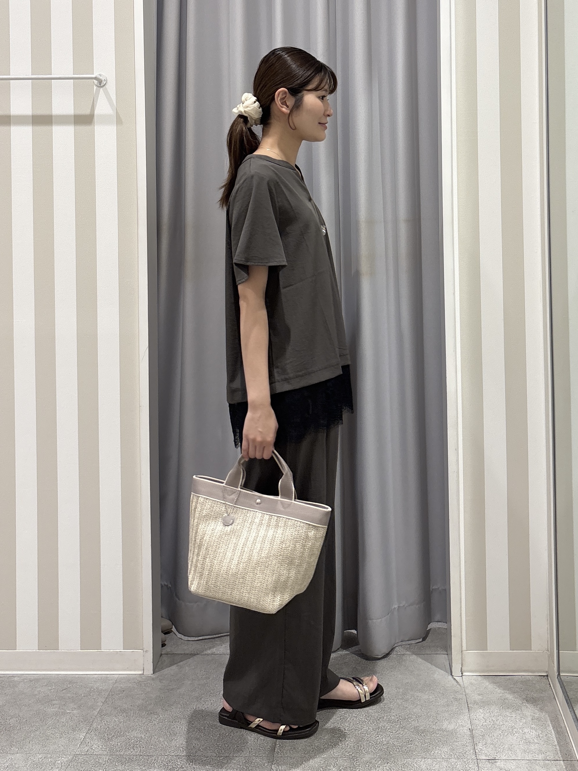 Rikaさんの「SHOO･LA･RUE｜【S-LL/洗濯機可】軽凛(かろりん) 楽に着られて上品 裾レーススキッパーブラウス」を使ったコーディネート