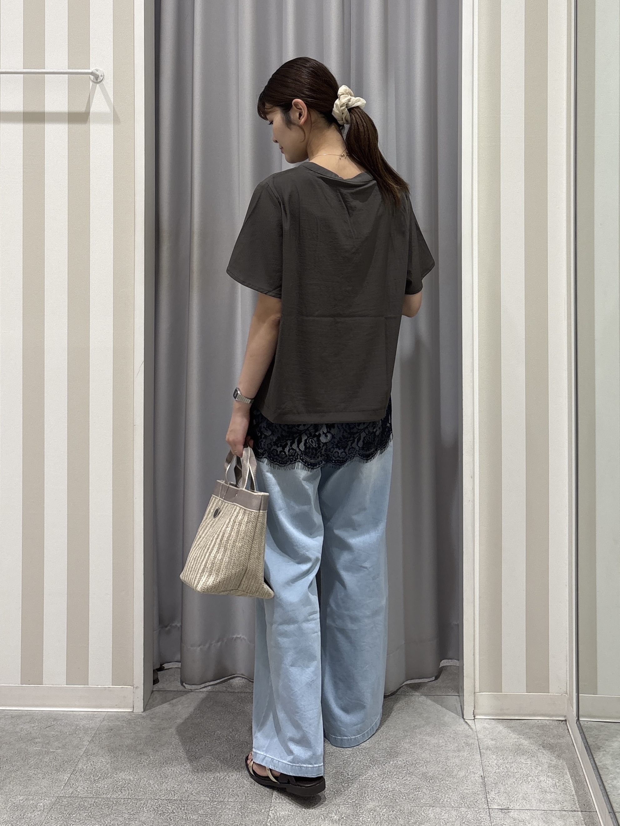 Rikaさんの「SHOO･LA･RUE｜【S-LL/洗濯機可】軽凛(かろりん) 楽に着られて上品 裾レーススキッパーブラウス」を使ったコーディネート