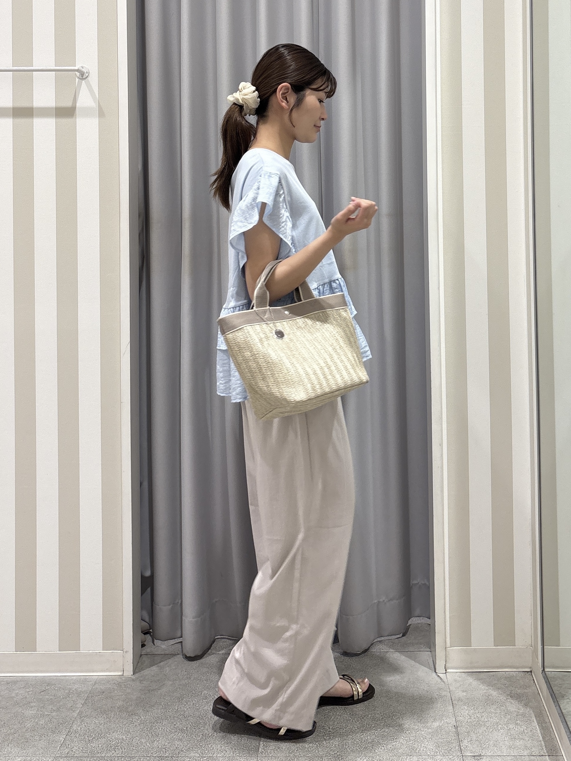 Rikaさんの「SHOO･LA･RUE｜【S-LL/洗濯機可】着るだけで決まる 主役級フリルトップス」を使ったコーディネート